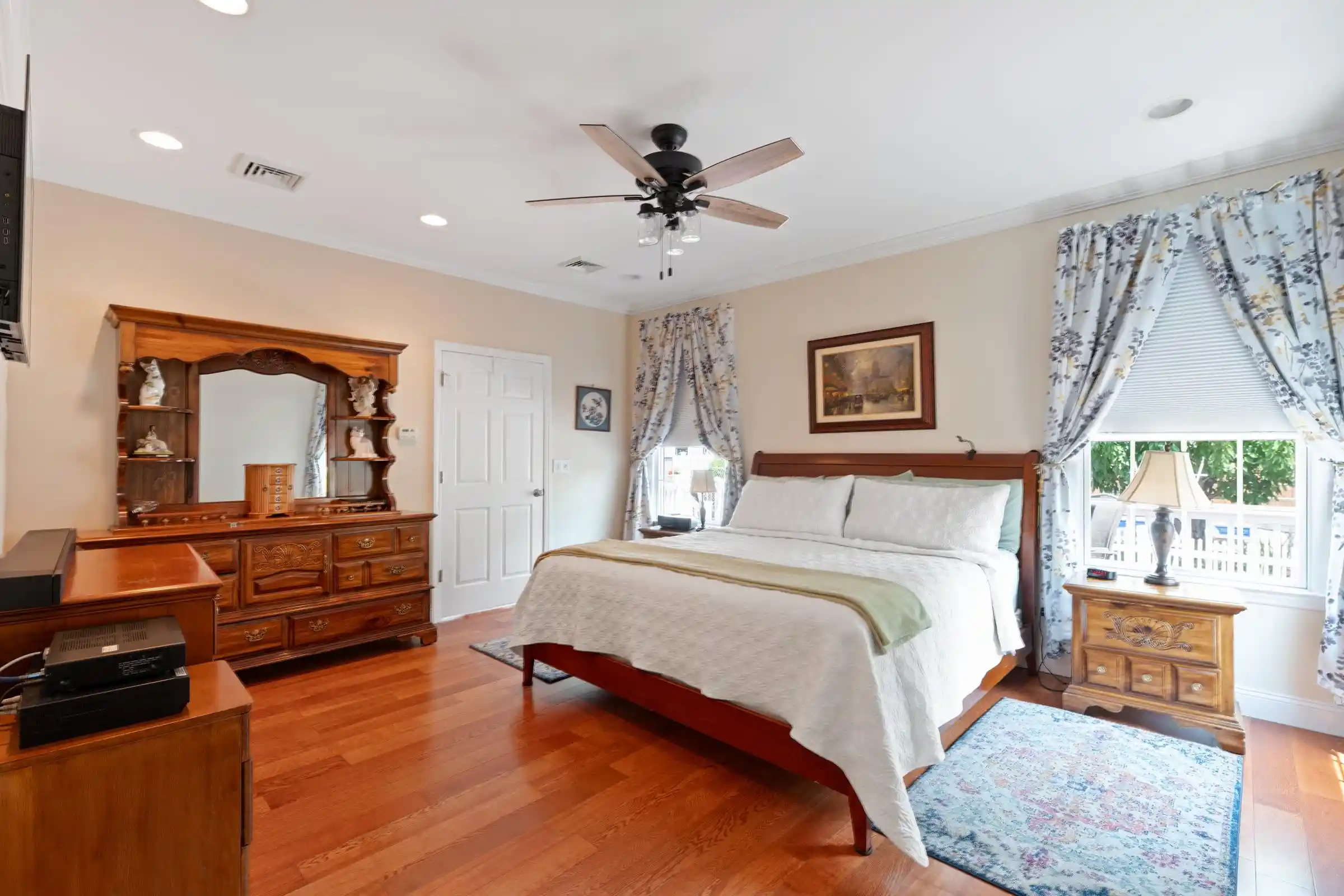 Photo 4 of House for sale at 17-19 Schuyler Pl, Bayonne, NJ 07002 | MLS# 260013509 | Listing updated on 2026-09-17