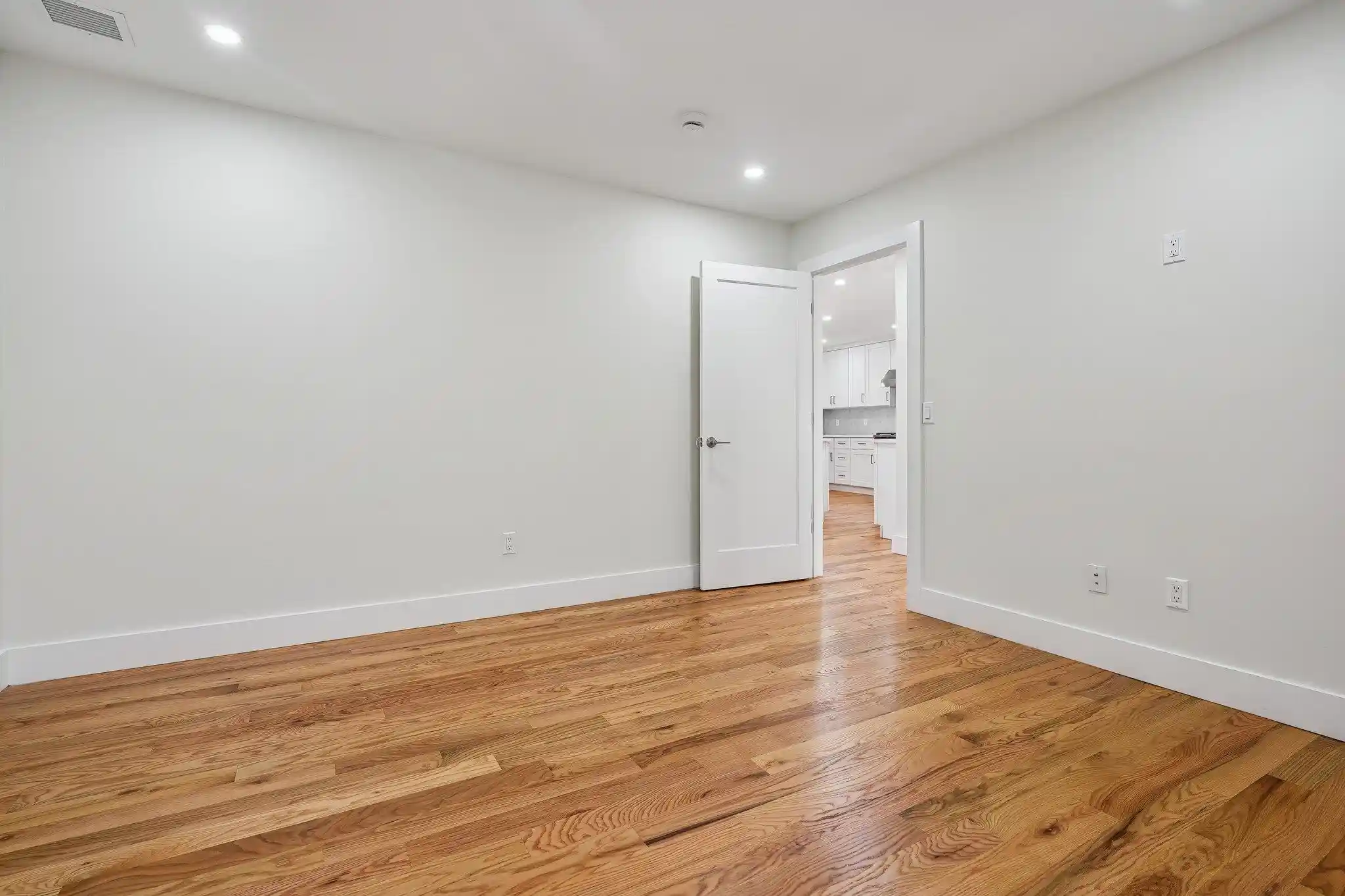 Listing Photo 5 - Condo for sale in building located at 927 Pavonia Ave, Jersey City, NJ 07306 - Unit #2
