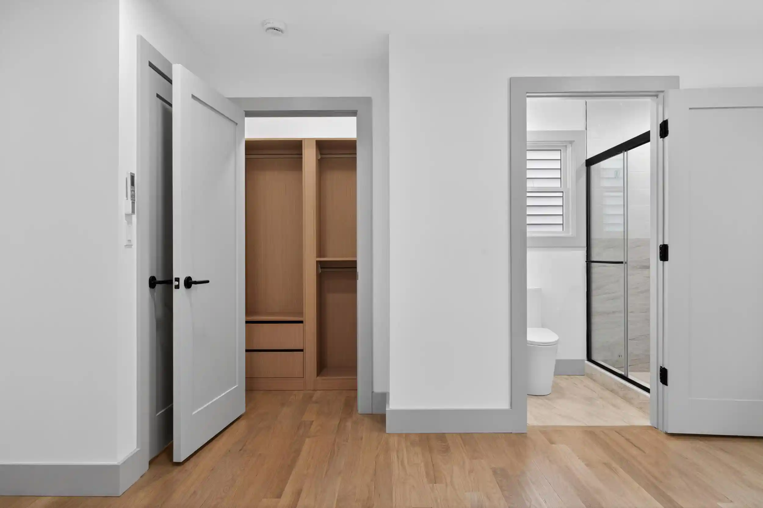 2nd image of 161 Woodlawn Ave, Jersey City, NJ 07305