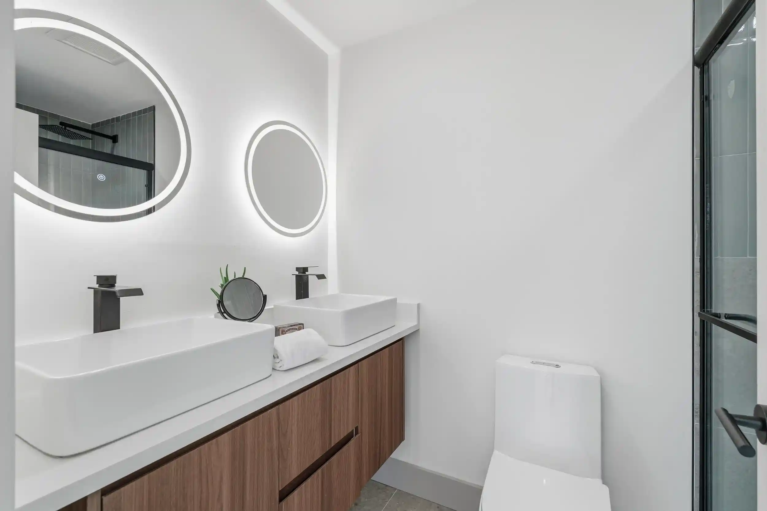 2nd image of 161 Woodlawn Ave, Jersey City, NJ 07305