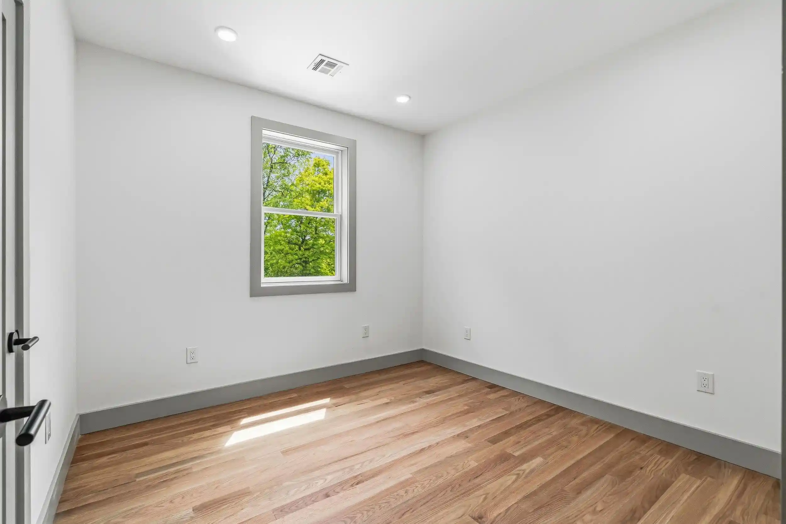 3rd image of 161 Woodlawn Ave #B, Jersey City, NJ 07305 | MLS# 260013752