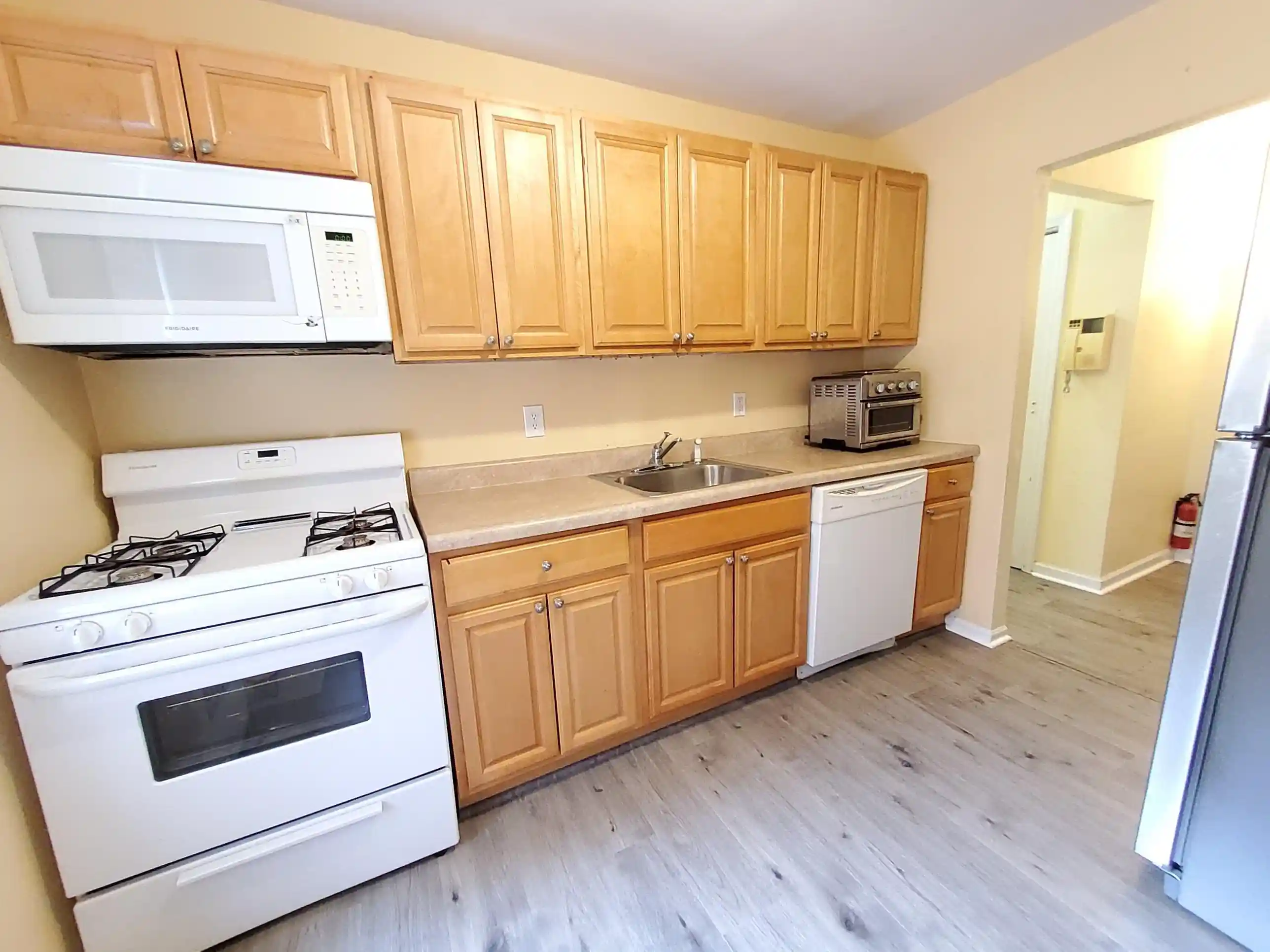 2nd image of 2330 Linwood Ave, Fort Lee, NJ 07024