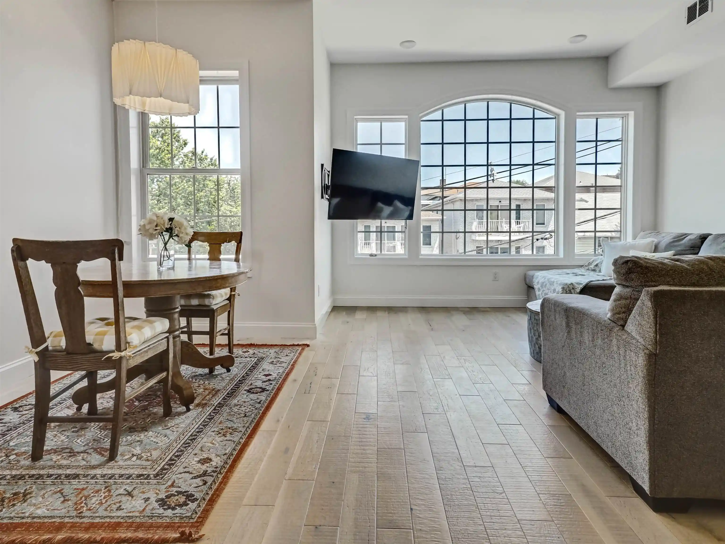 2nd image of 197 Lincoln St, Jersey City, NJ 07307