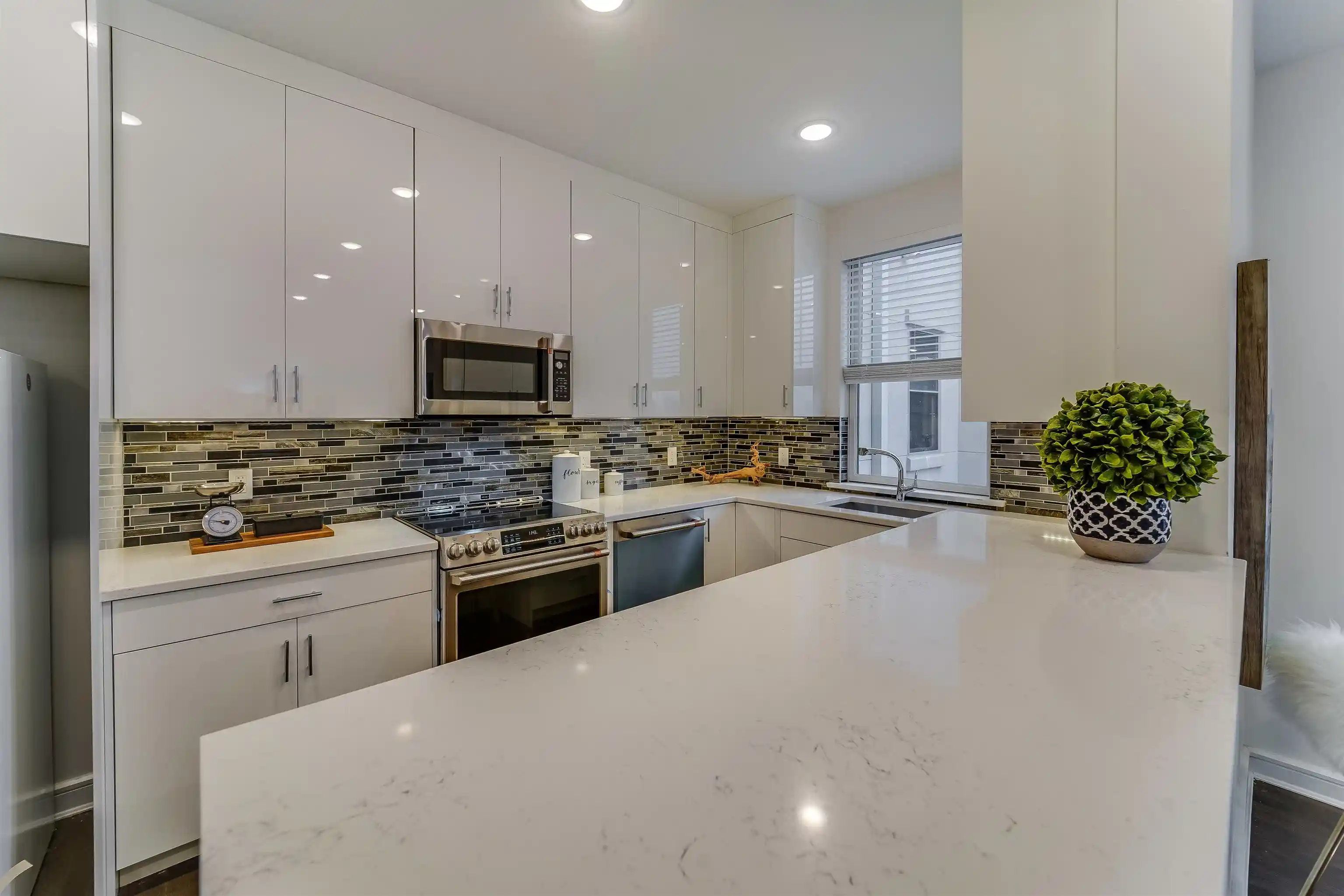 Listing Photo 4 - Condo for sale in building located at 974 Smt Ave, Jersey City, NJ 07307 - Unit #408