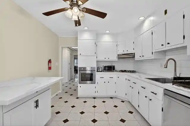 Listing Photo 4 - Condo for sale in building located at 279th Ave A, Bayonne, NJ 07002