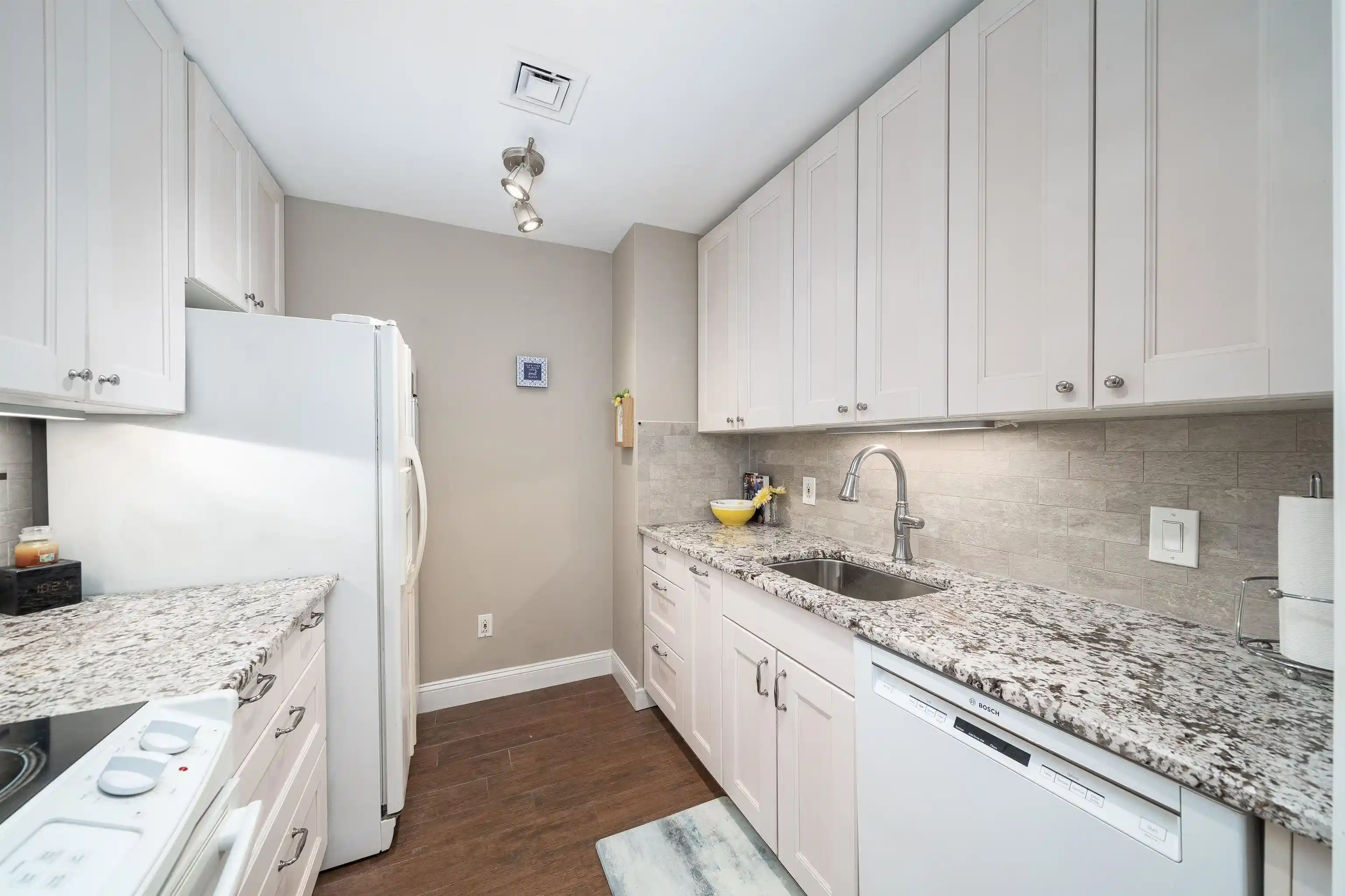 2nd image of 201 Shearwater Ct W, Jersey City, NJ 07305