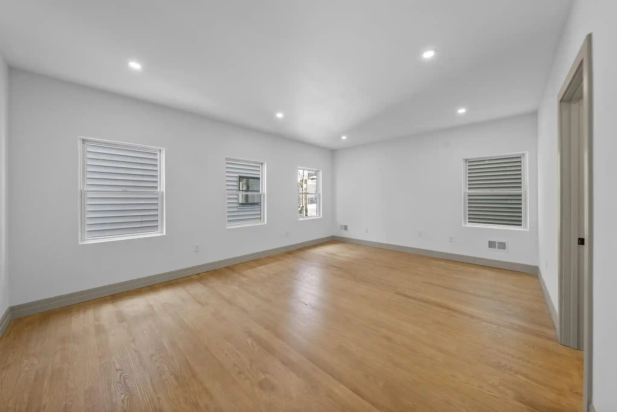 Photo 4 of Condo for sale at 600 Bramhall Ave #1, Jersey City, NJ 07304 | MLS# 260014494 | Listing updated on 2026-09-01