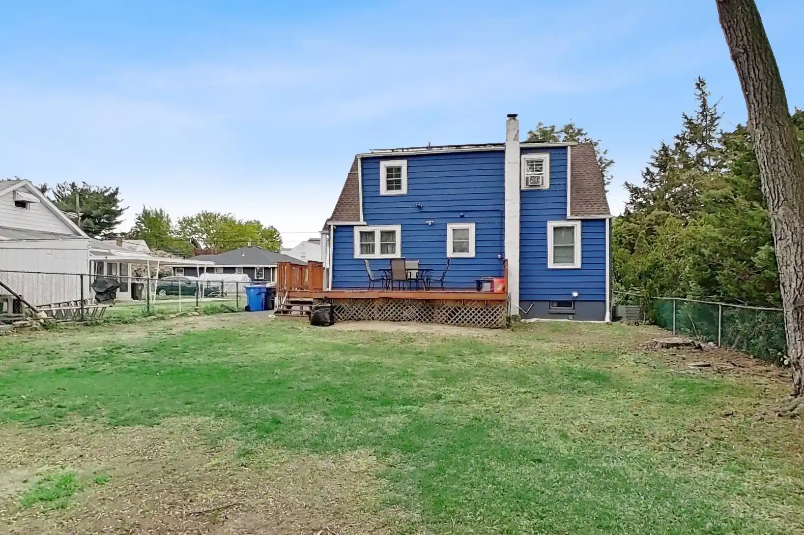 Photo 2 of Single family home for sale at 811 Lincoln Ave, Burlington City, NJ 08016 | MLS# 260014612 | Listing updated on 2026-09-16