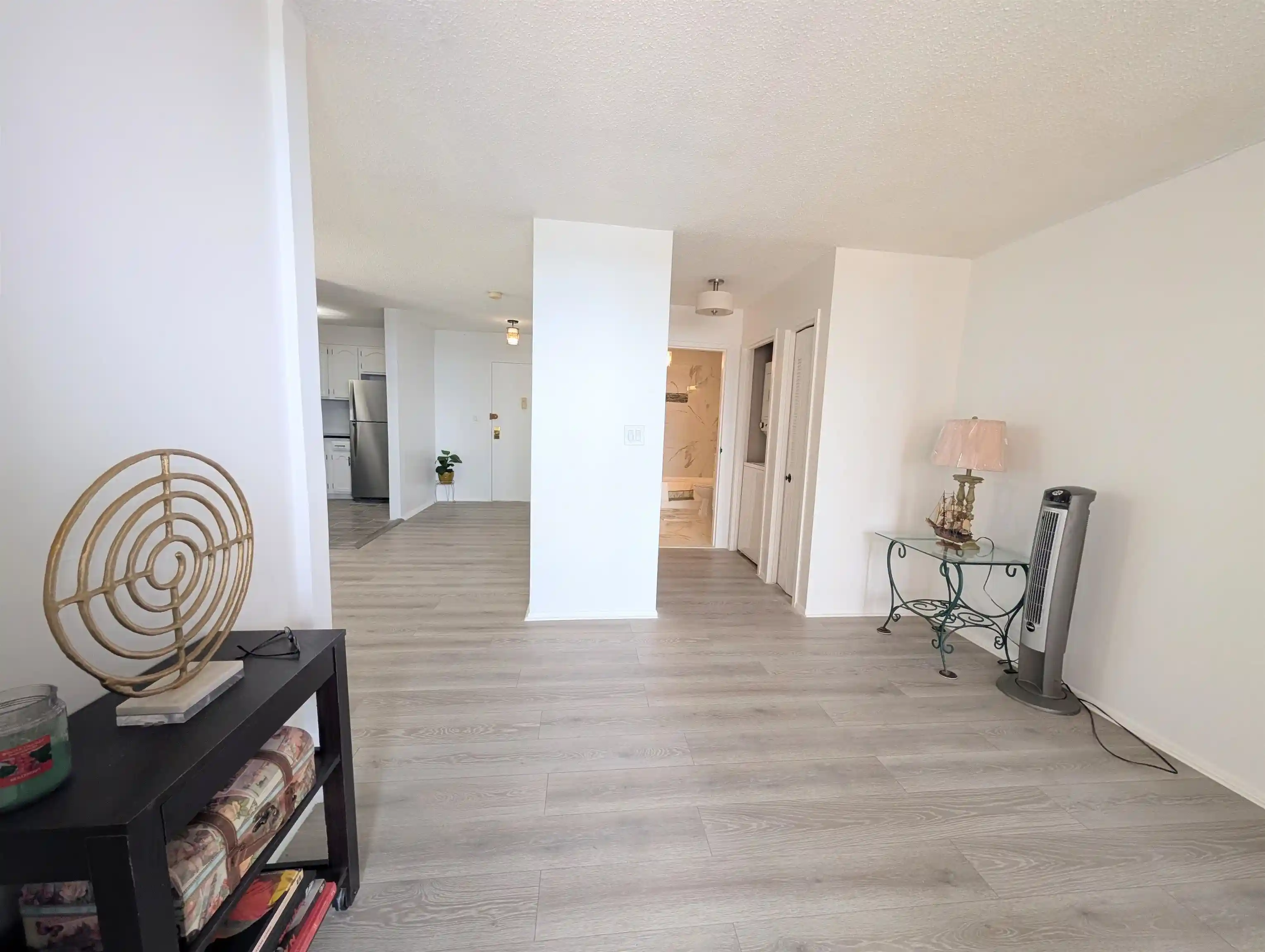 Photo 3 of Condo for sale at 918 Harmon Cvs Tower #918, Secaucus, NJ 07094 | MLS# 260014710 | Listing updated on 2026-08-19