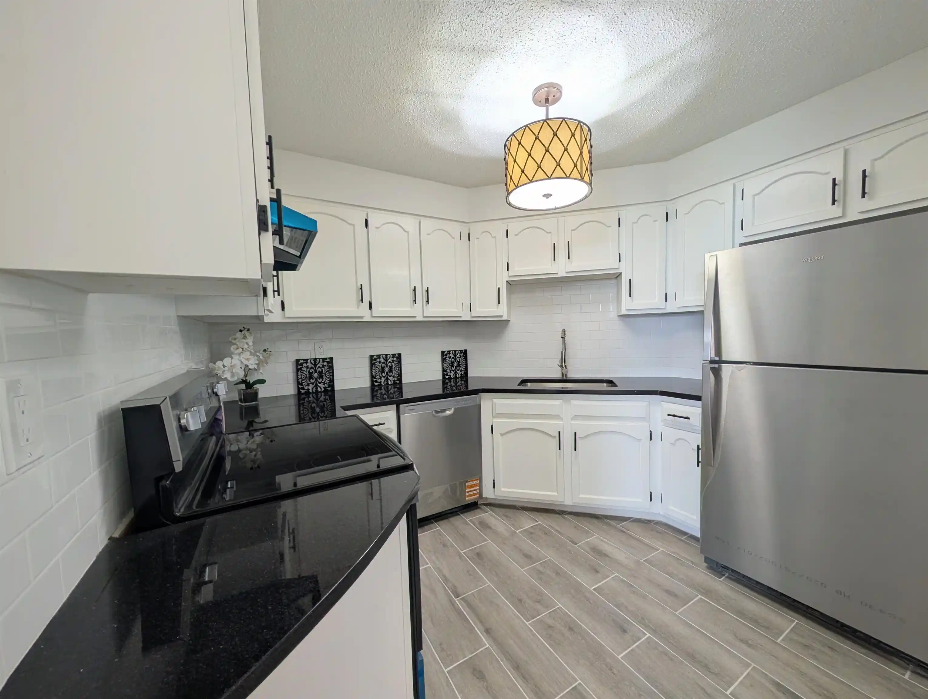 Photo 3 of Condo for sale at 918 Harmon Cvs Tower #918, Secaucus, NJ 07094 | MLS# 260014710 | Listing updated on 2026-08-19