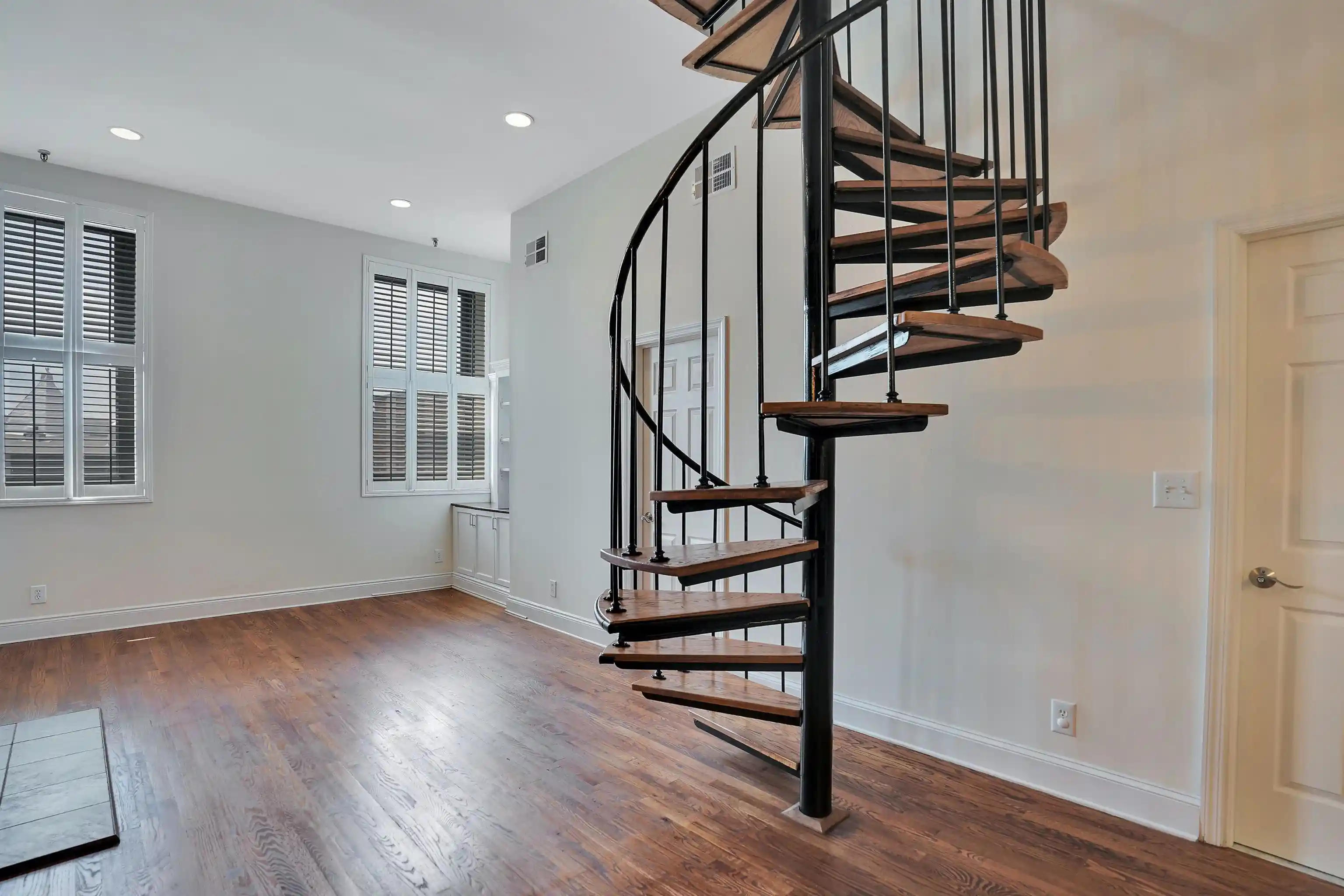 2nd image of 167 Wayne St, Jersey City, NJ 07302