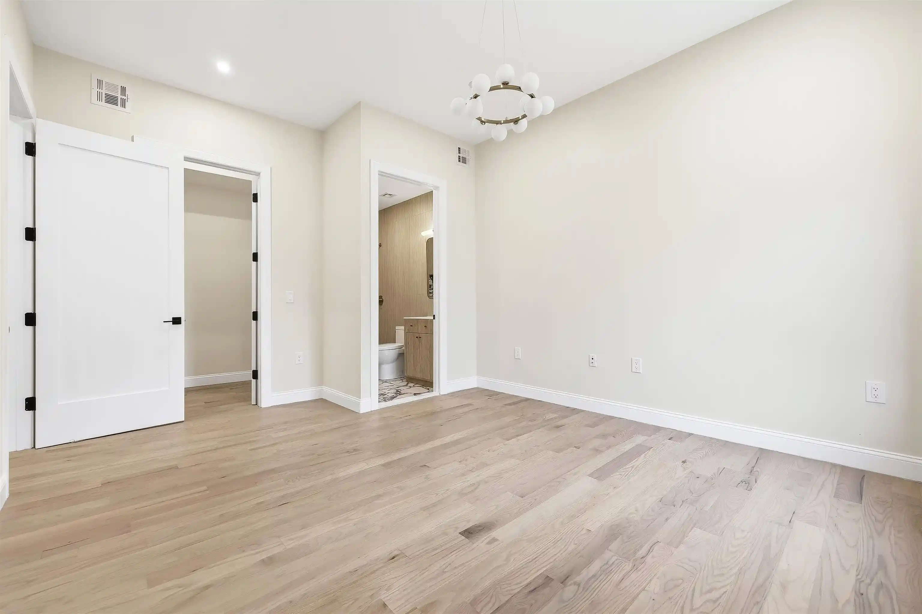 2nd image of 29 Weldon St, Jersey City, NJ 07306