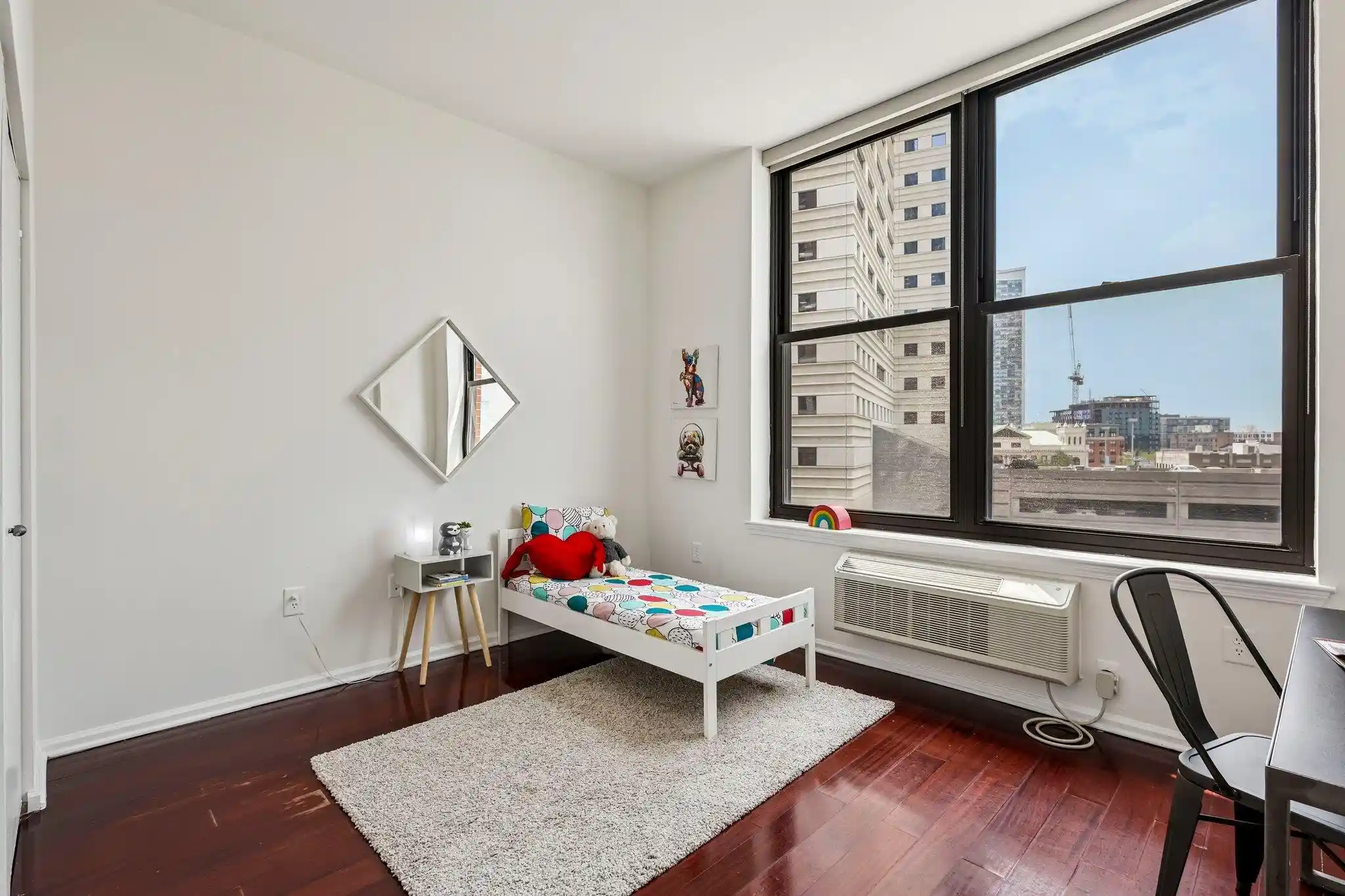 4th image of 102 Christopher Columbus Dr, Jersey City, NJ 07302