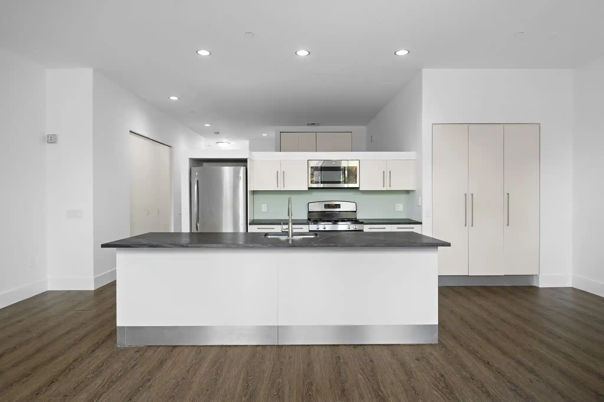 3rd image of 4 Beacon Way #18, Jersey City, NJ 07304 | MLS# 260015033