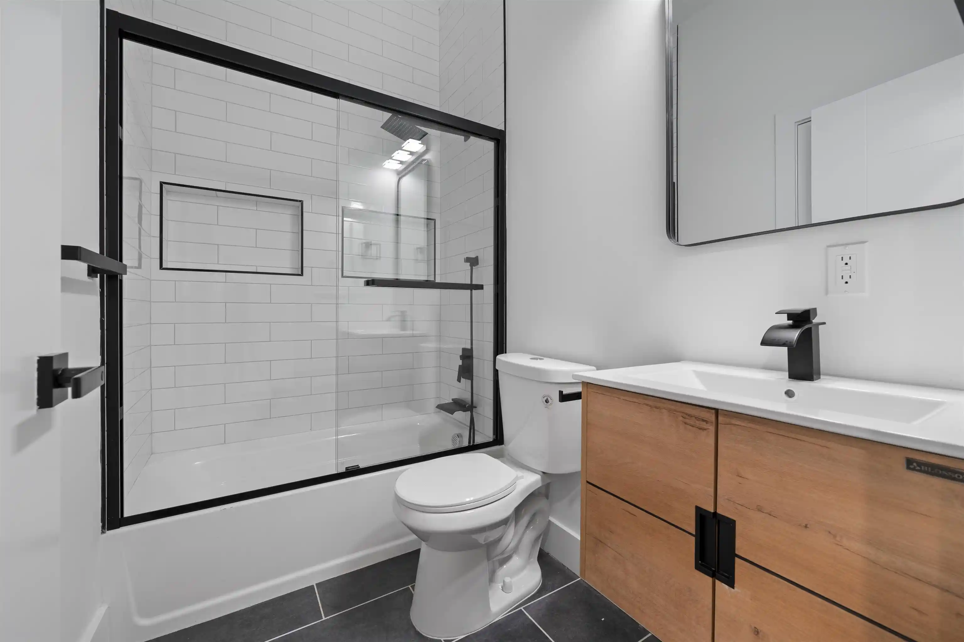 4th image of 30 Cambridge Ave, Jersey City, NJ 07307