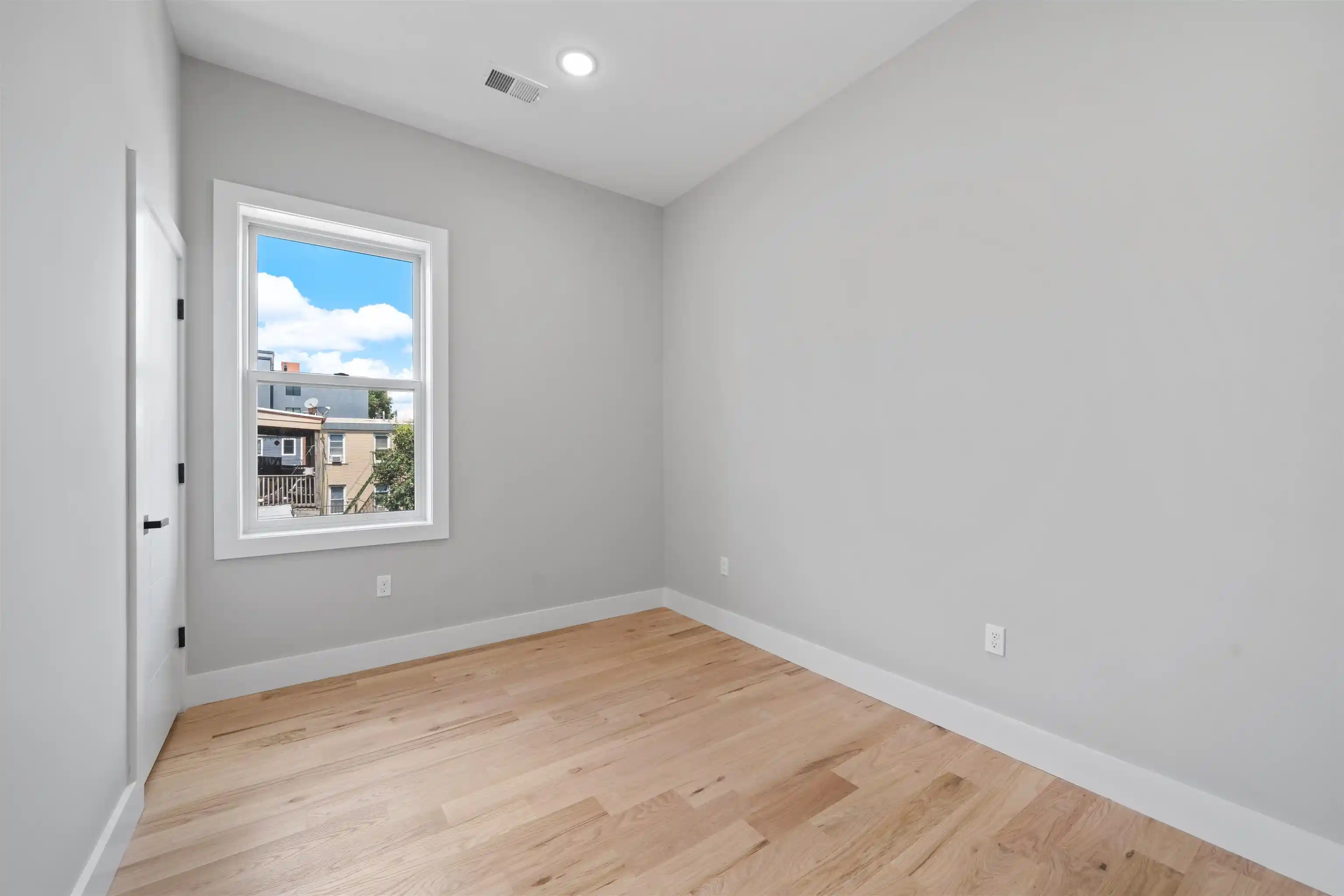 5th image of 30 Cambridge Ave, Jersey City, NJ 07307