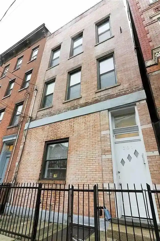 8th image of 301 3rd St #3, Jersey City, NJ 07302 | MLS# 260015071