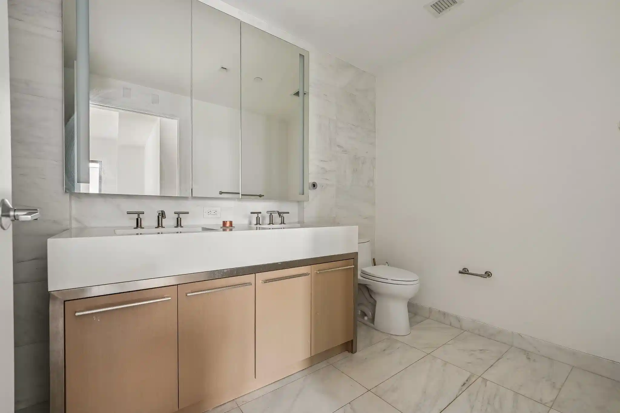 5th image of 75 Park Lane South #605, Jersey City, NJ 07310 | MLS# 260015330
