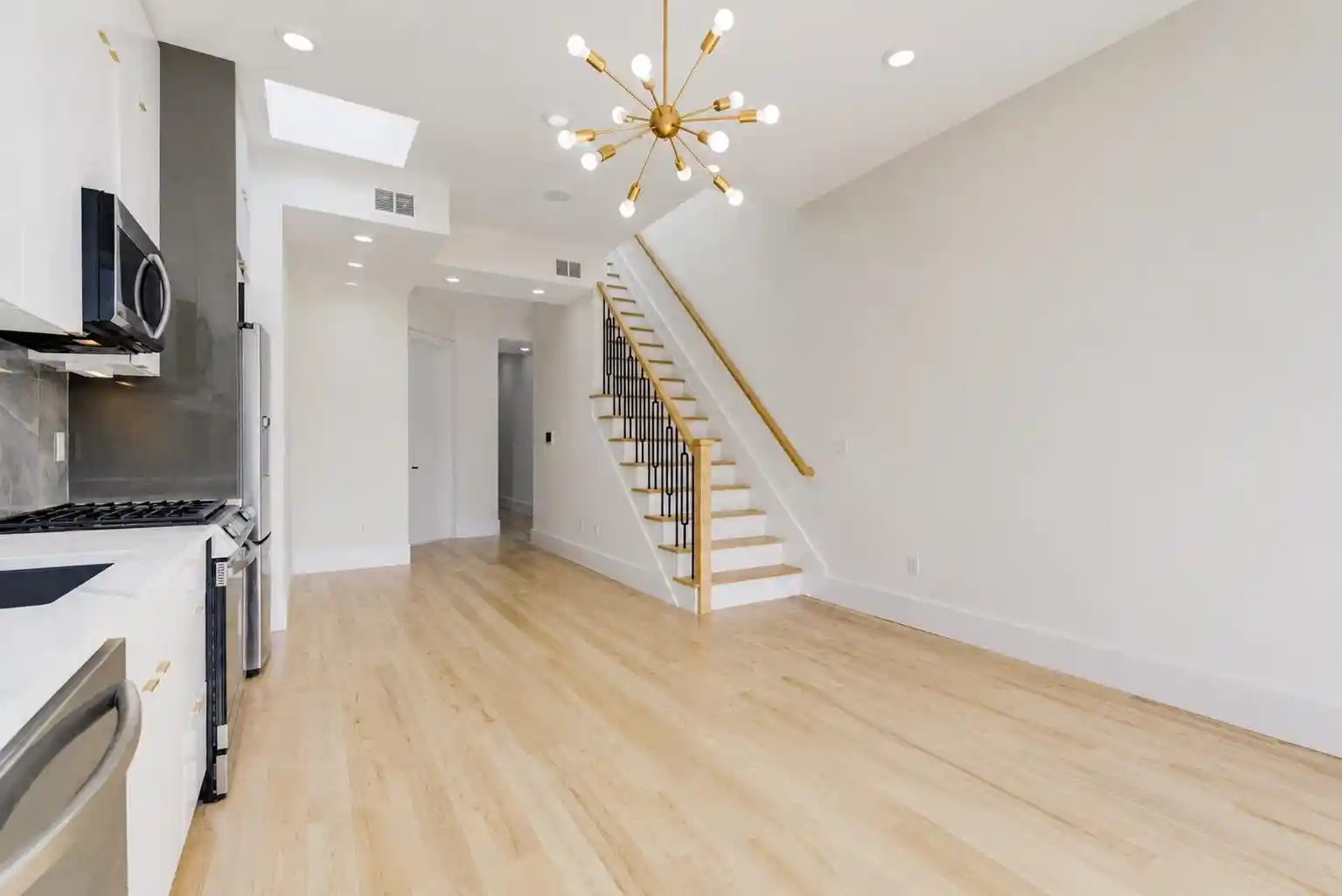 2nd image of 20 Van Nostrand Ave, Jersey City, NJ 07305