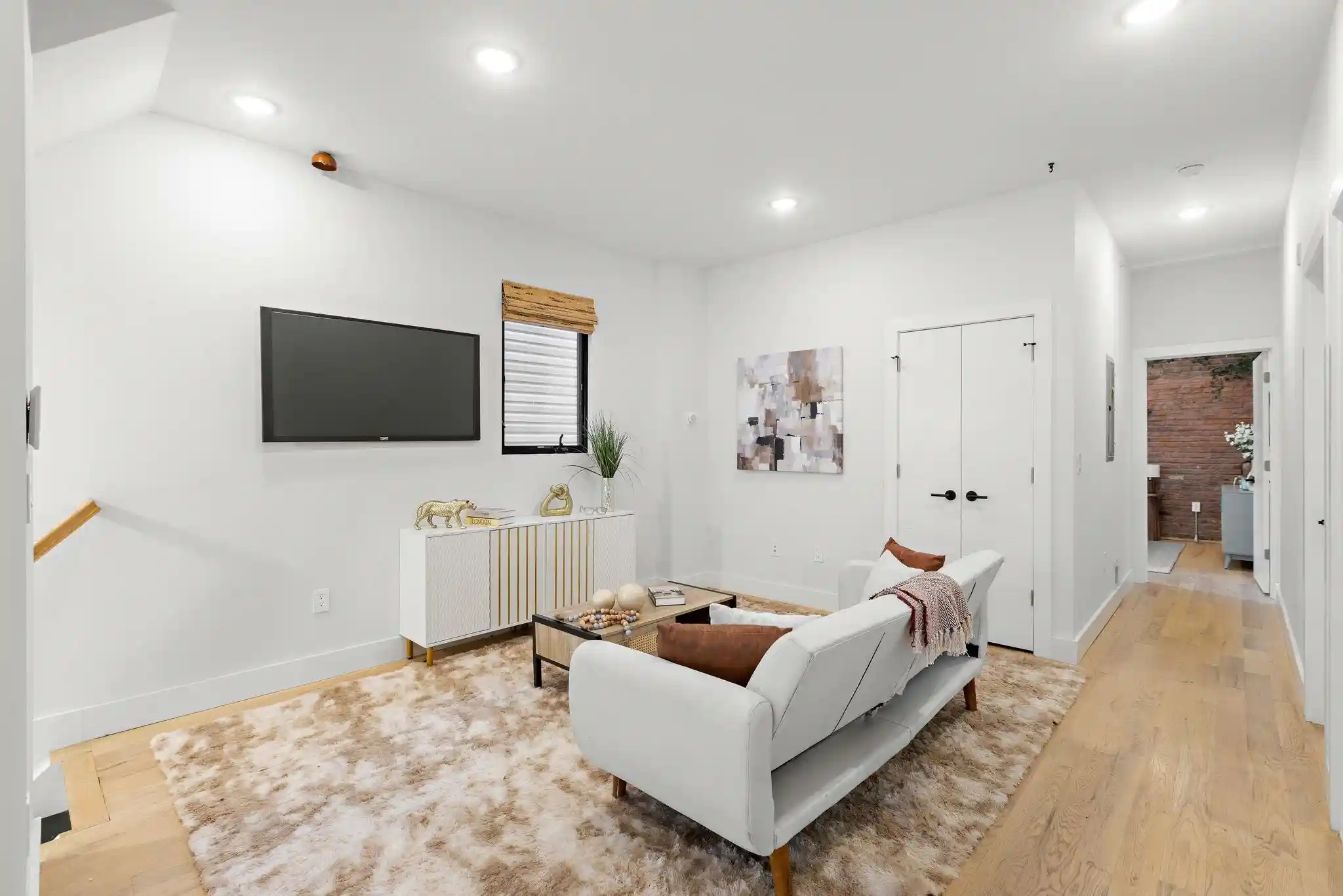 2nd image of 20 Jewett Ave, Jersey City, NJ 07304