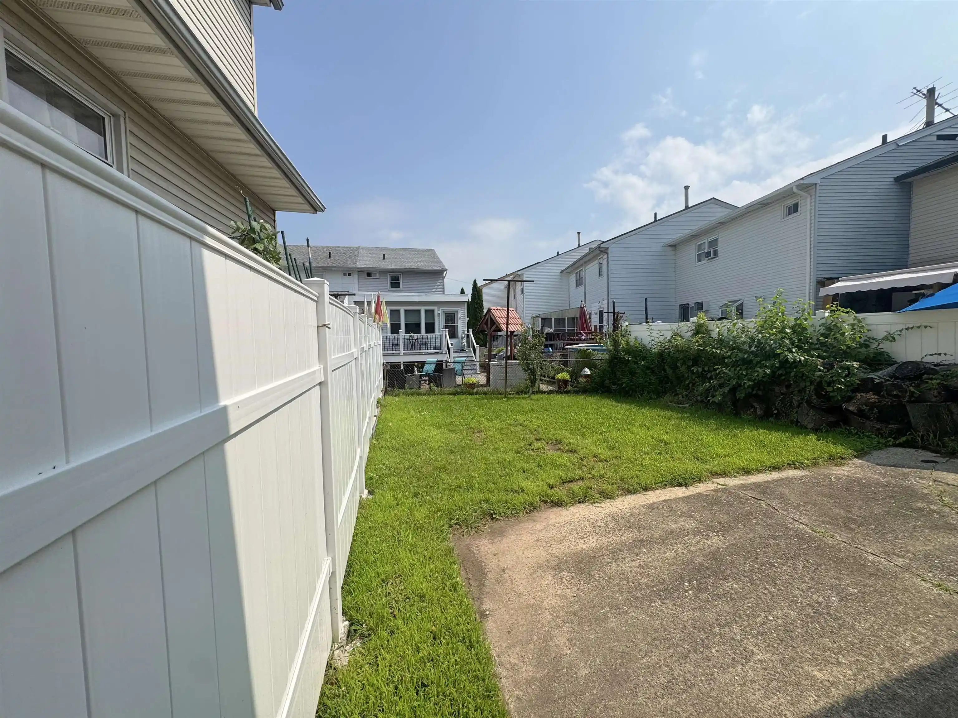 5th image of 71 Suburbia Ct, Jersey City, NJ 07305 | MLS# 260015505