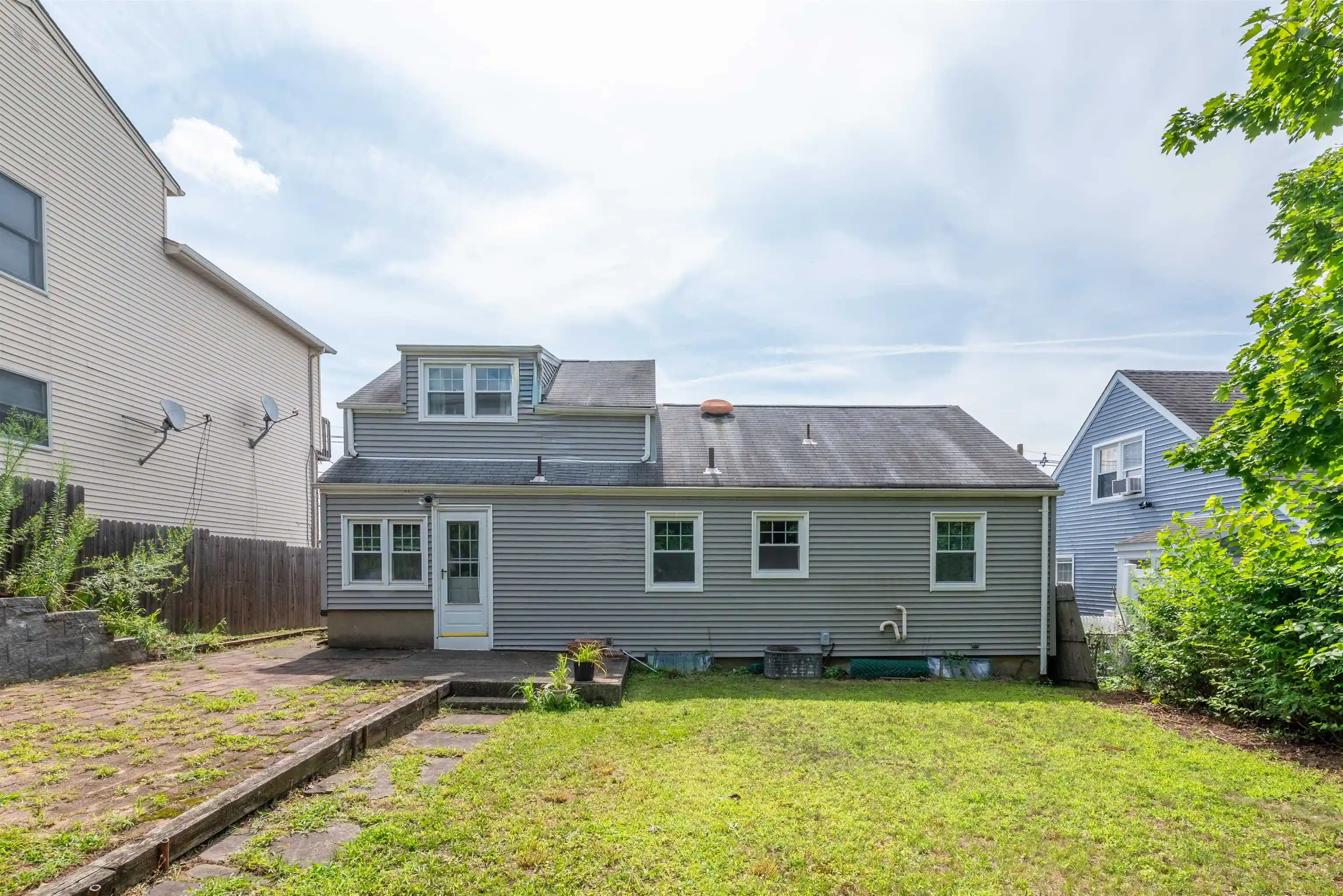 Photo 3 of Single family home for sale at 722 7th Street, Carlstadt, NJ 07072 | MLS# 260015687 | Listing updated on 2026-08-28