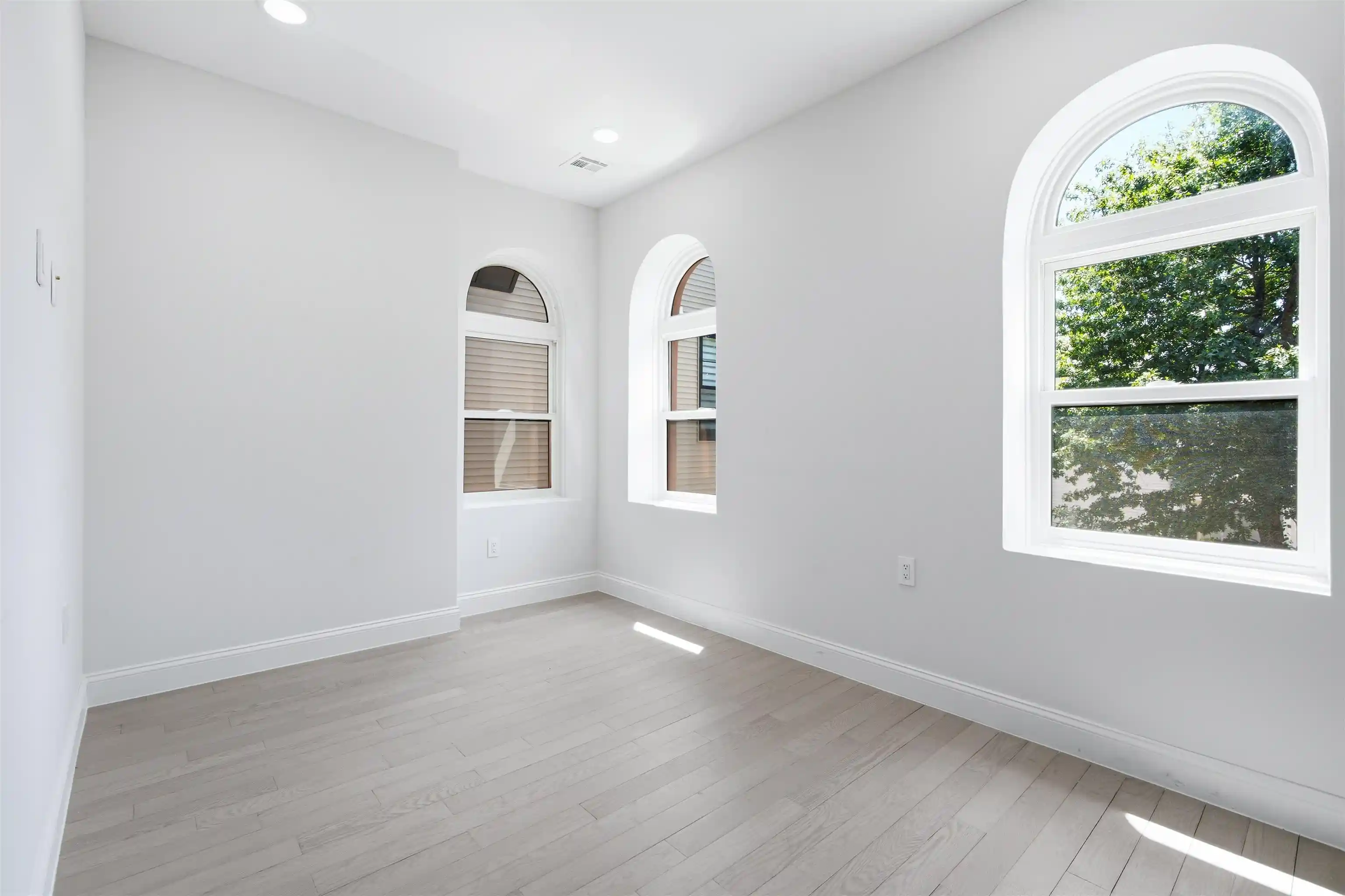 2nd image of 133 Clifton Pl #2, Jersey City, NJ 07304 | MLS# 260015719