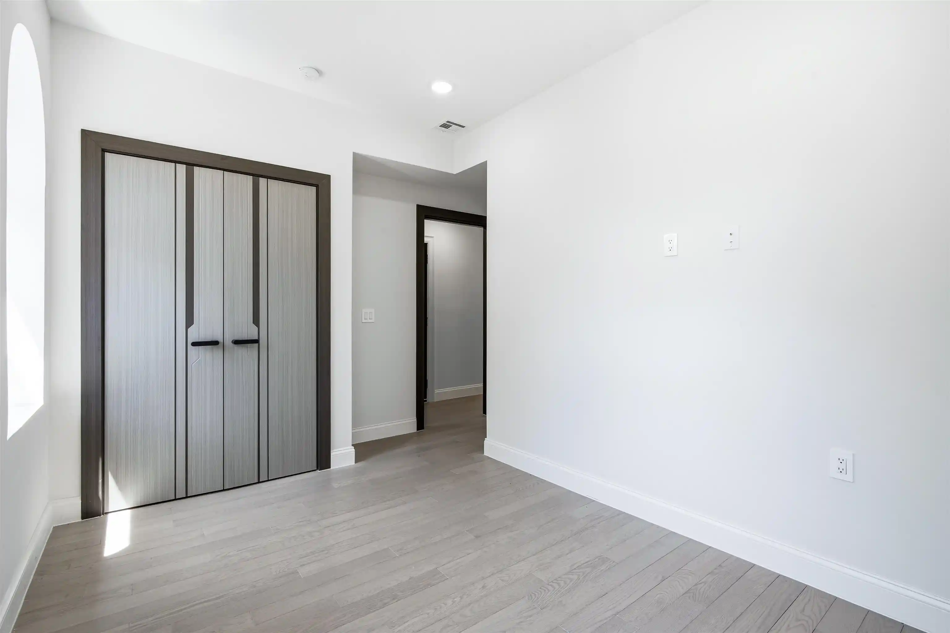 3rd image of 133 Clifton Pl #2, Jersey City, NJ 07304 | MLS# 260015719