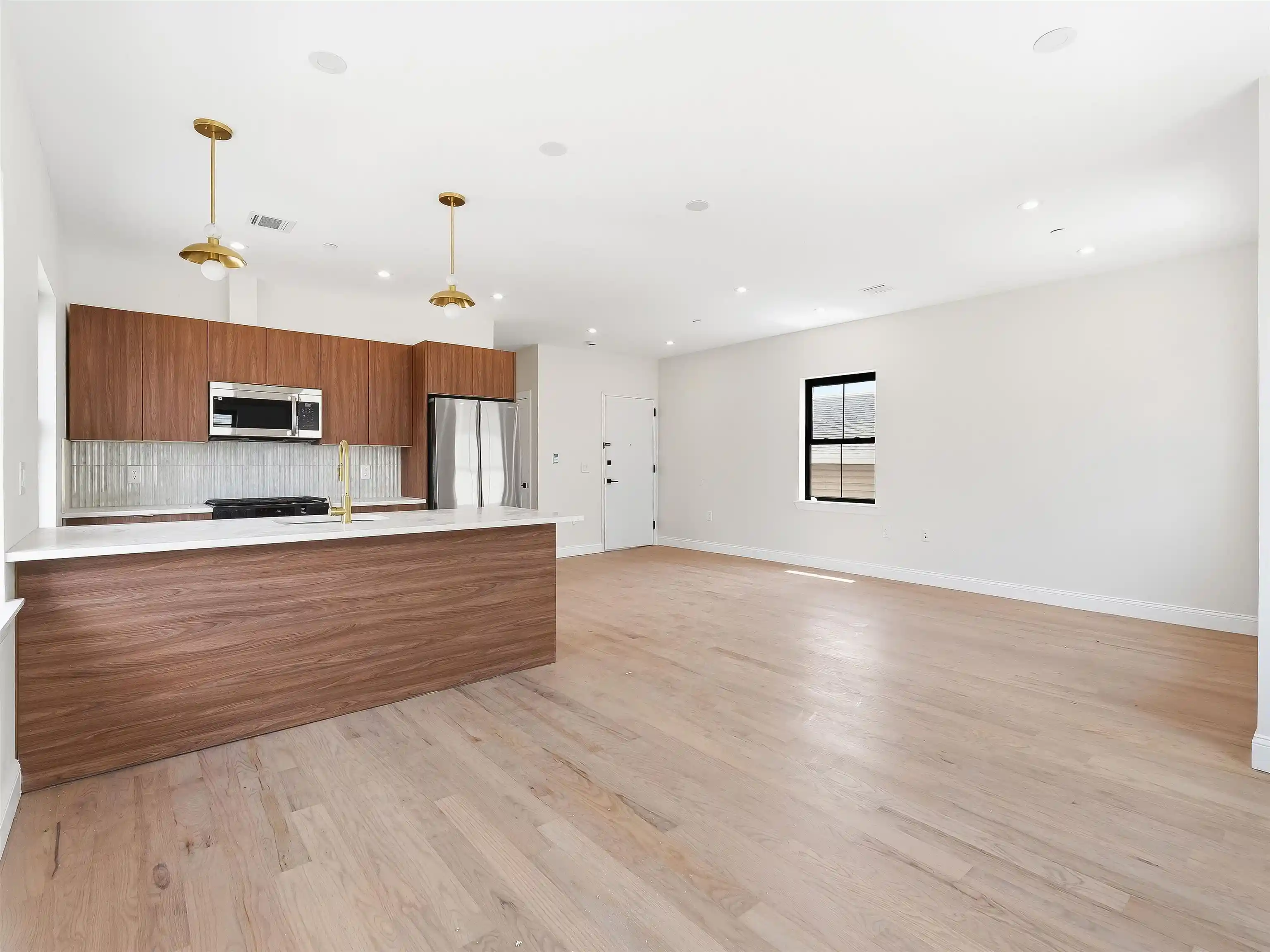 4th image of 29 Weldon St #3, Jersey City, NJ 07306 | MLS# 260015755