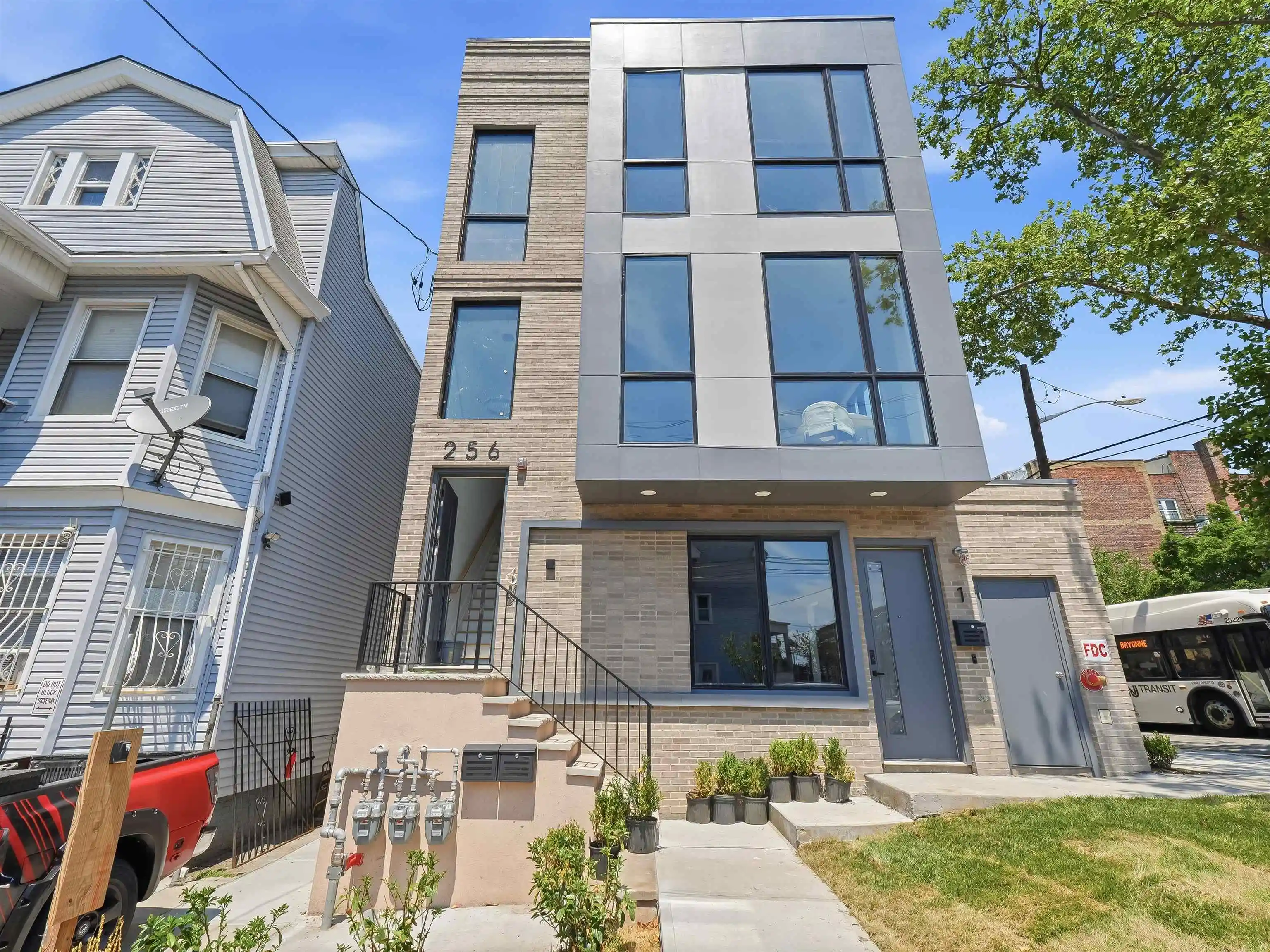 4th image of 256 Claremont Ave #3, Jersey City, NJ 07305 | MLS# 260015811