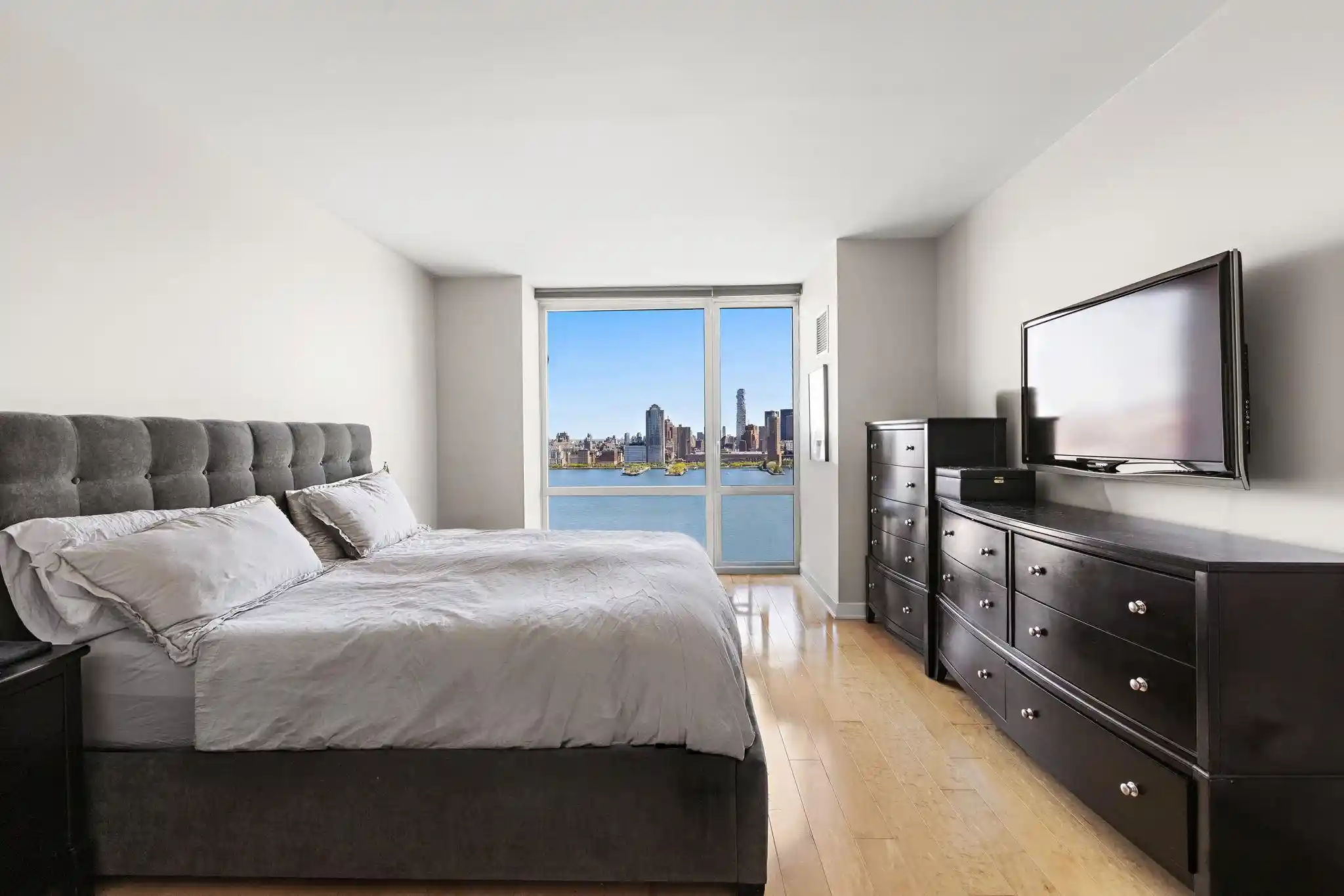 4th image of 2 2Nd St #2403, Jersey City, NJ 07302 | MLS# 260015814