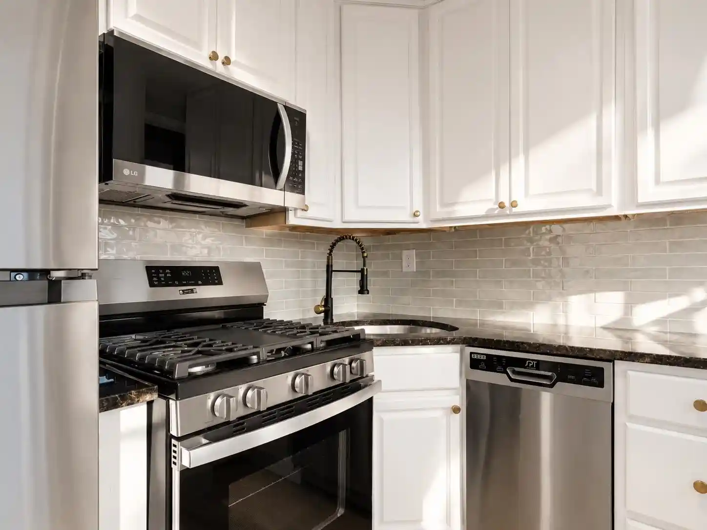 Listing Photo 5 - Condo for sale in building located at 135 Montgomery St, Jersey City, NJ 07302 - Unit #4G