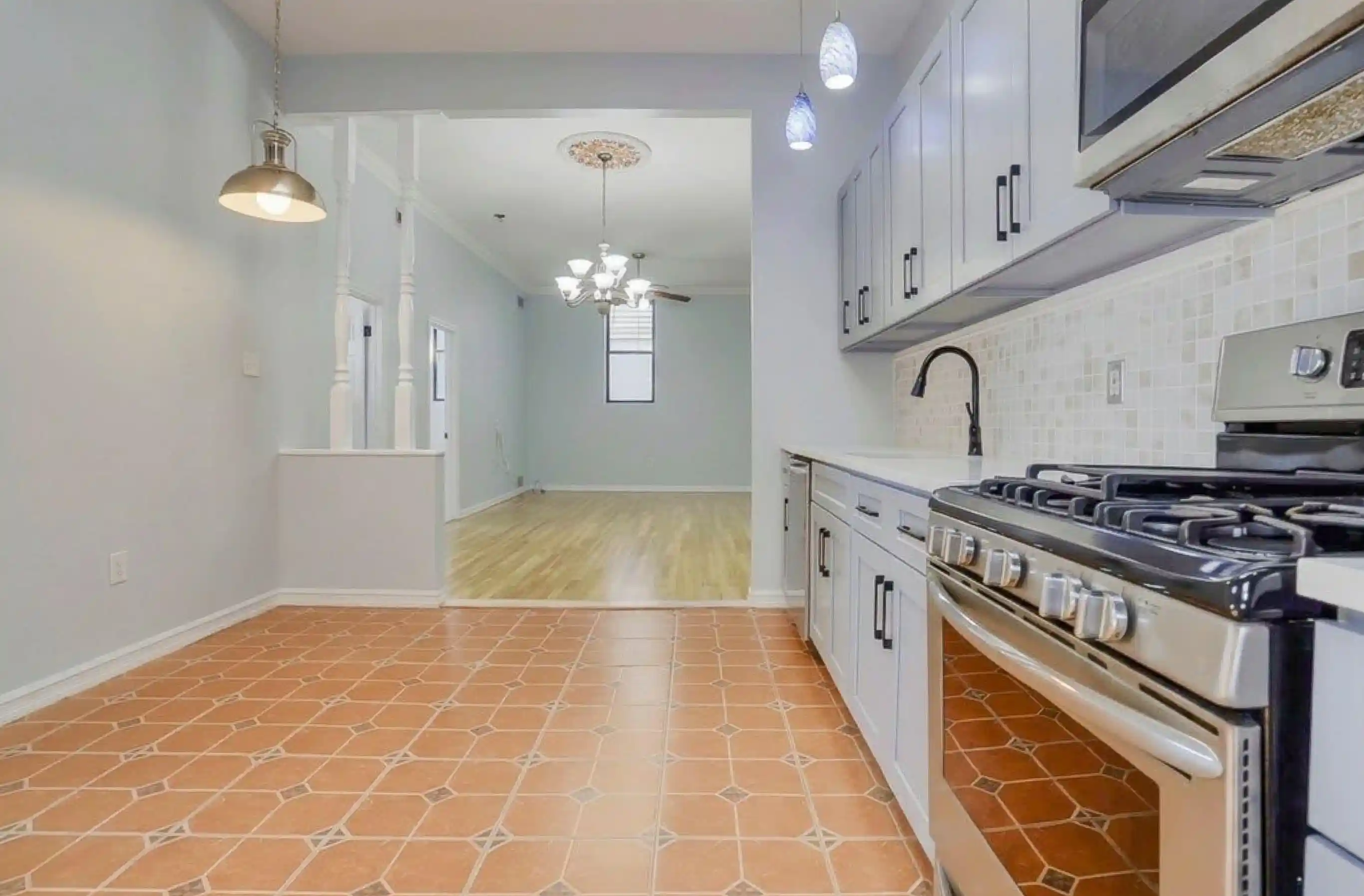 2nd image of 118 Leonard St, Jersey City, NJ 07307