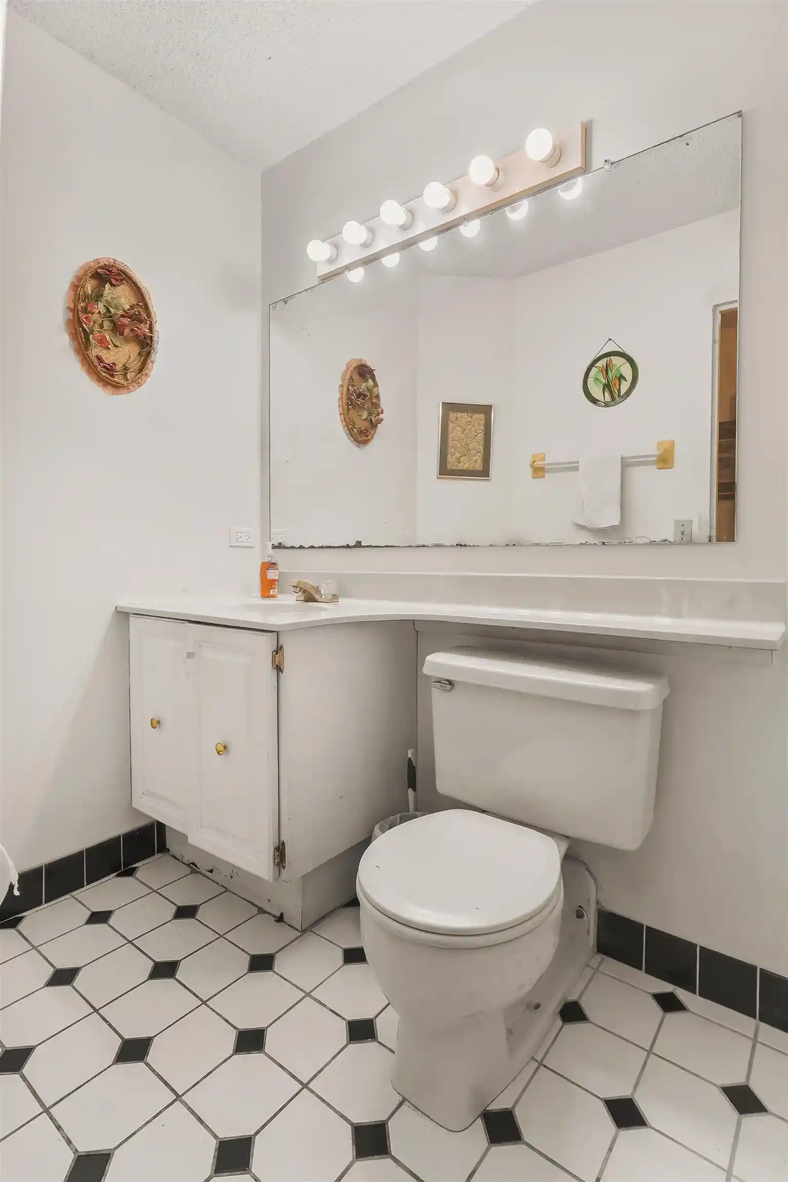 Photo 2 of Condo for sale at 401 Harmon Cvs Tower #401, Secaucus, NJ 07094 | MLS# 260016017 | Listing updated on 2026-08-11