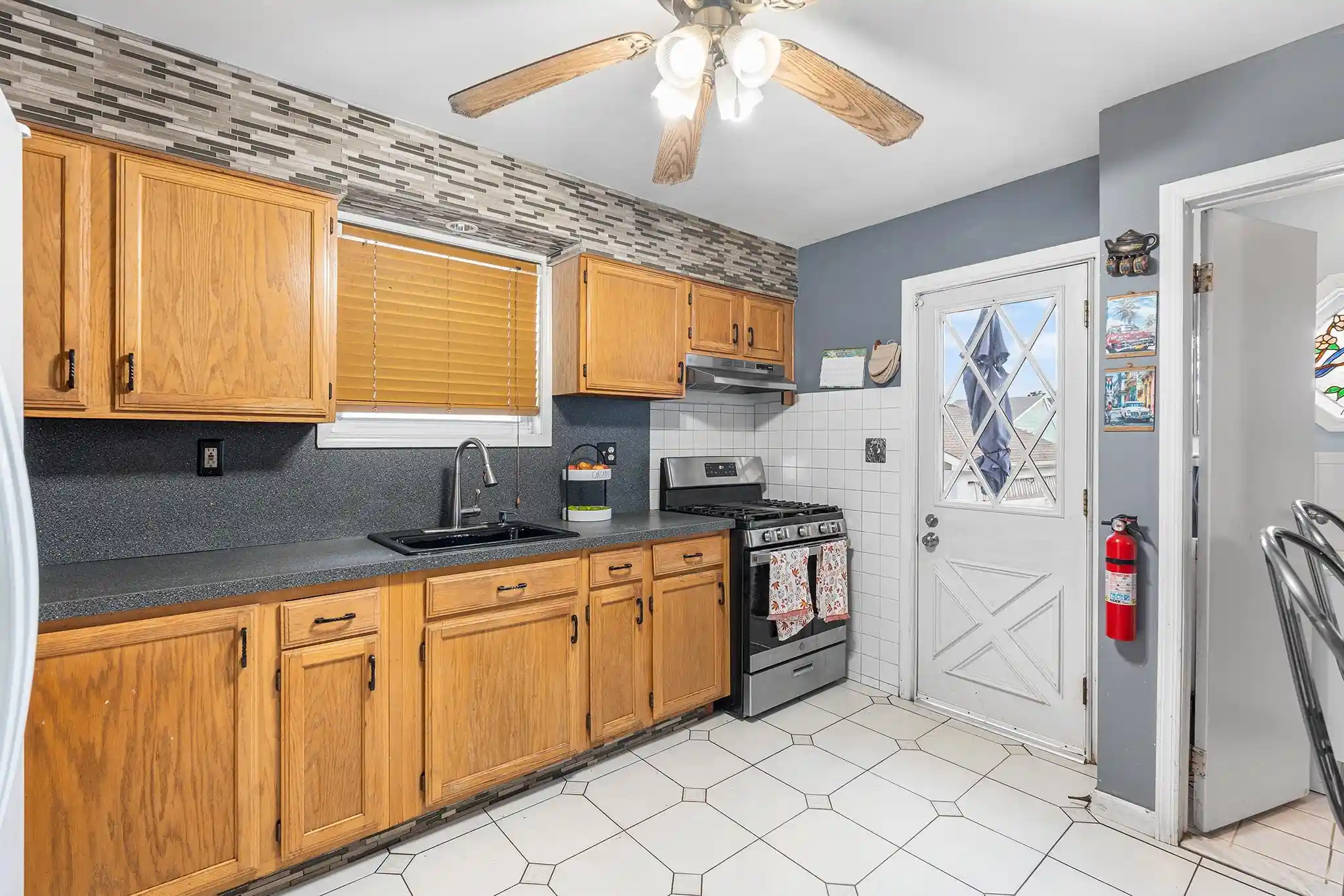 5th image of 656 Devon St, Kearny, NJ 07032 | MLS# 260016068