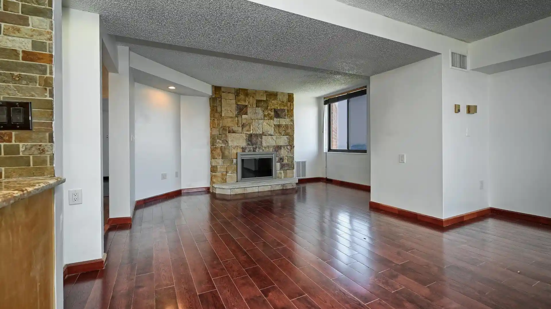 Photo 2 of Condo for sale at 2140 Harmon Cvs Tower #2140, Secaucus, NJ 07094 | MLS# 260016086 | Listing updated on 2026-08-17