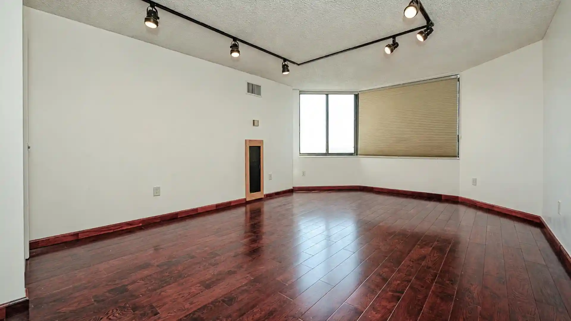 Photo 4 of Condo for sale at 2140 Harmon Cvs Tower #2140, Secaucus, NJ 07094 | MLS# 260016086 | Listing updated on 2026-08-17