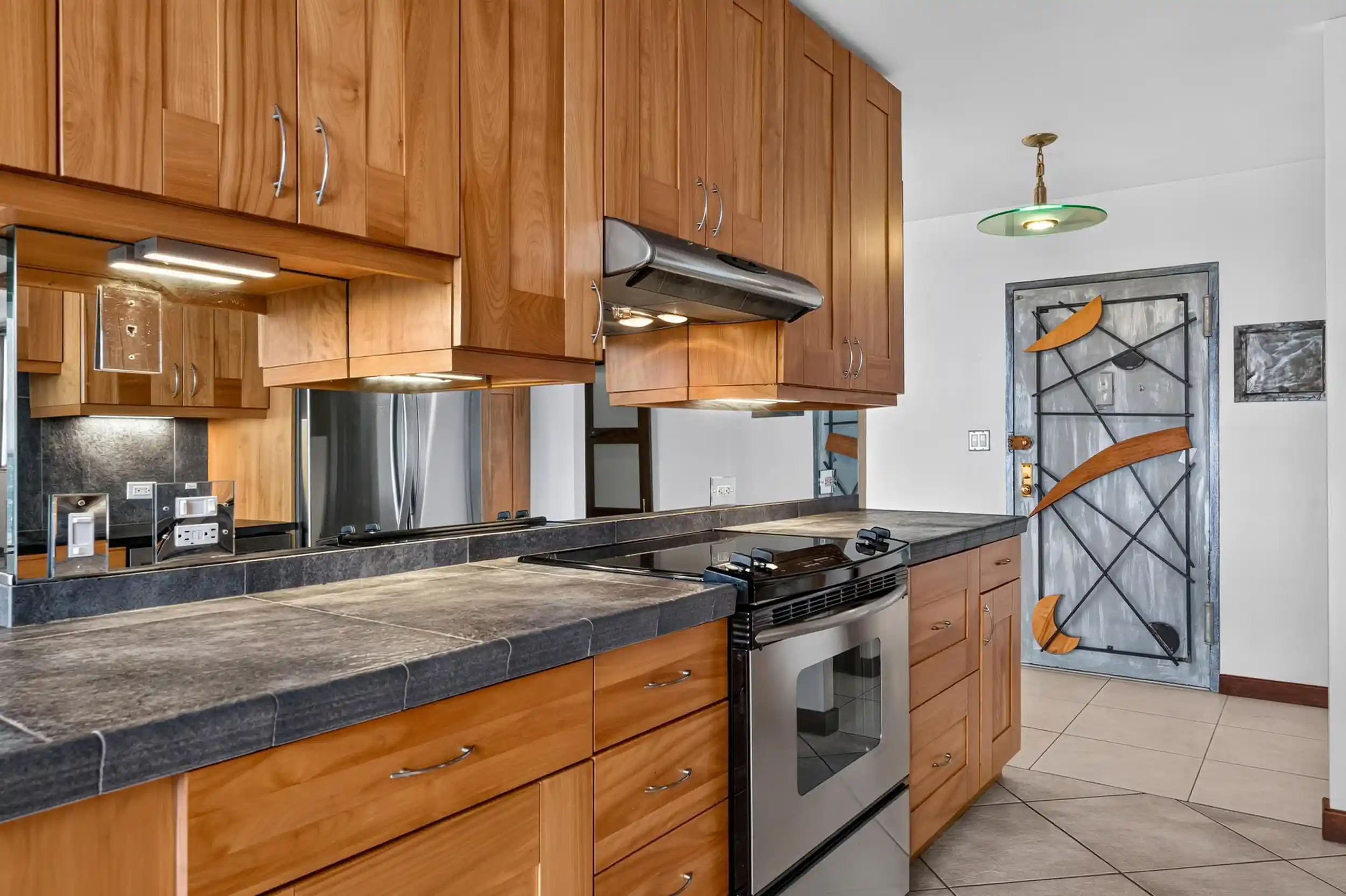 2nd image of 380 Mountain Rd, Union City, NJ 07087