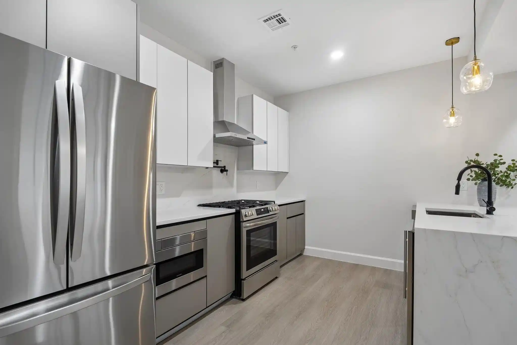 2nd image of 158 Oakland Ave, Jersey City, NJ 07306