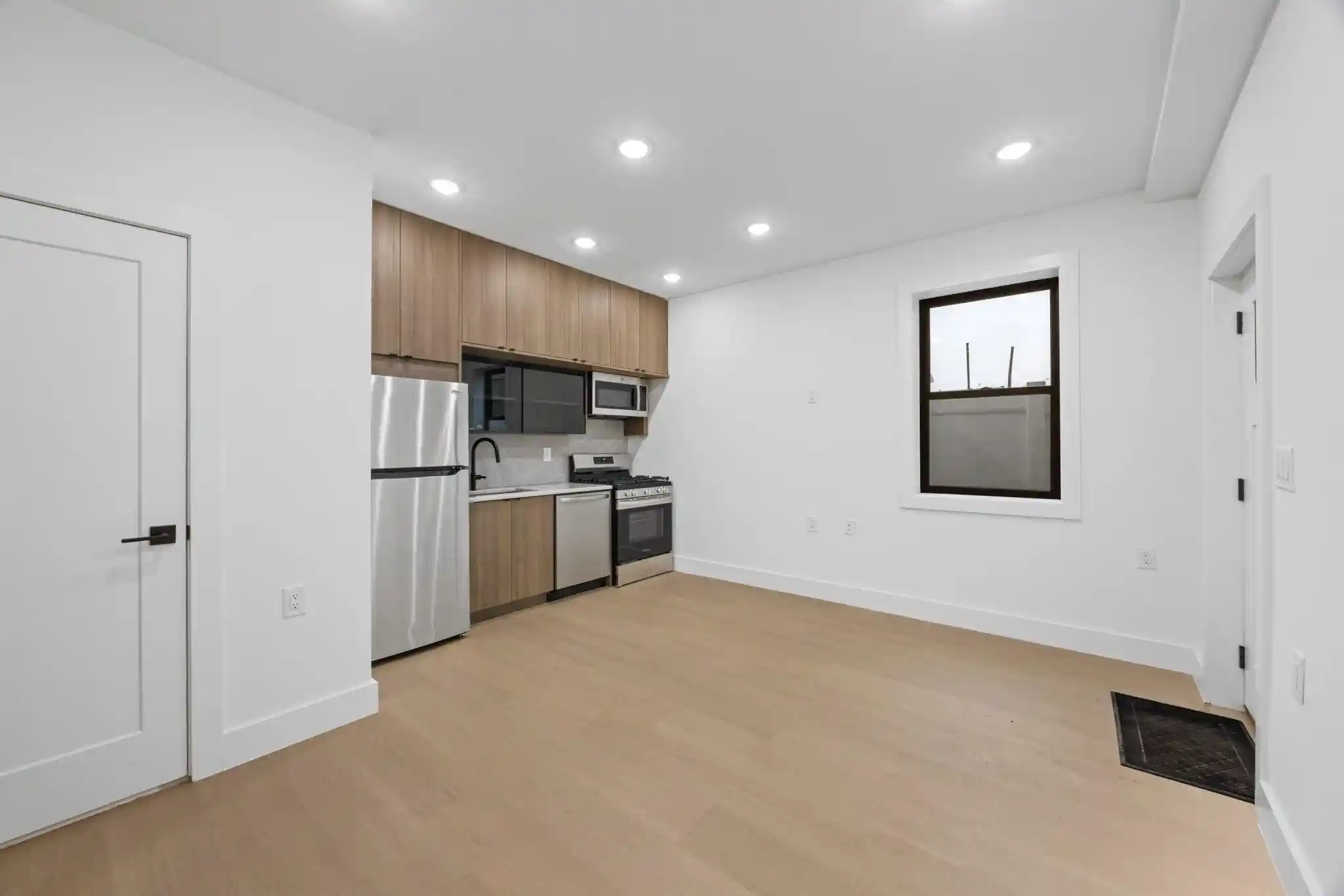 4th image of 33 Graham St #3, Jersey City, NJ 07307 | MLS# 260016320