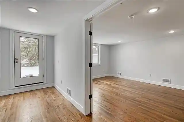 5th image of 108 Oak St, Jersey City, NJ 07305