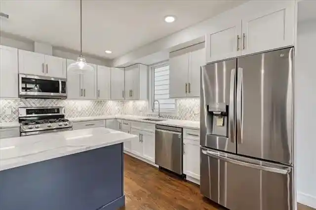 2nd image of 108 Oak St, Jersey City, NJ 07305
