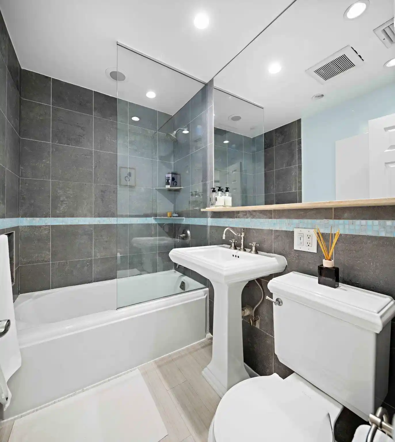 2nd image of 155 14Th St, Hoboken, NJ 07030