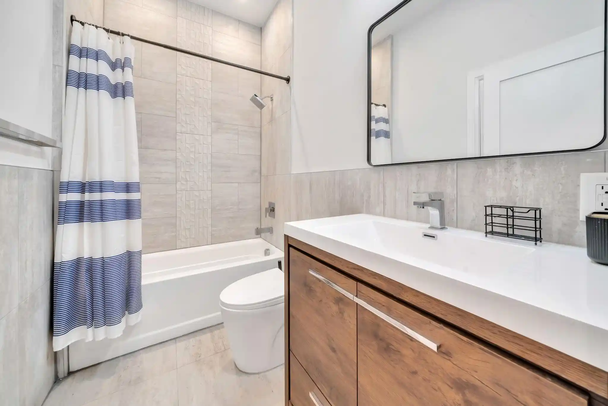 2nd image of 136 35Th St, Union City, NJ 07087