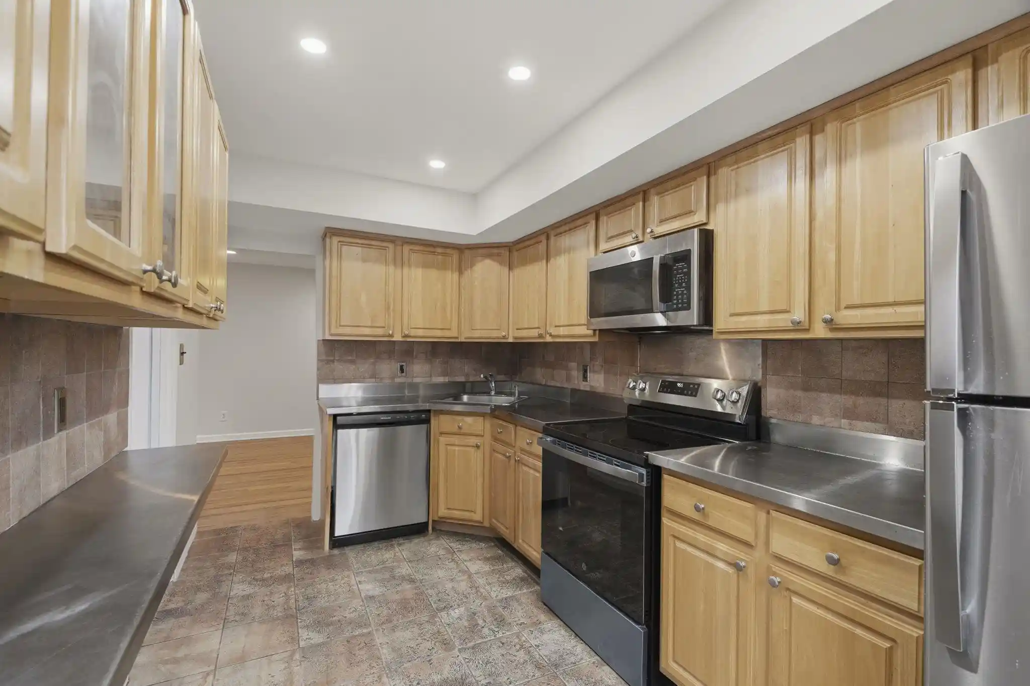 Listing Photo 3 - Condo for sale in building located at 416 68Th St, Guttenberg, NJ 07093 - Unit #2