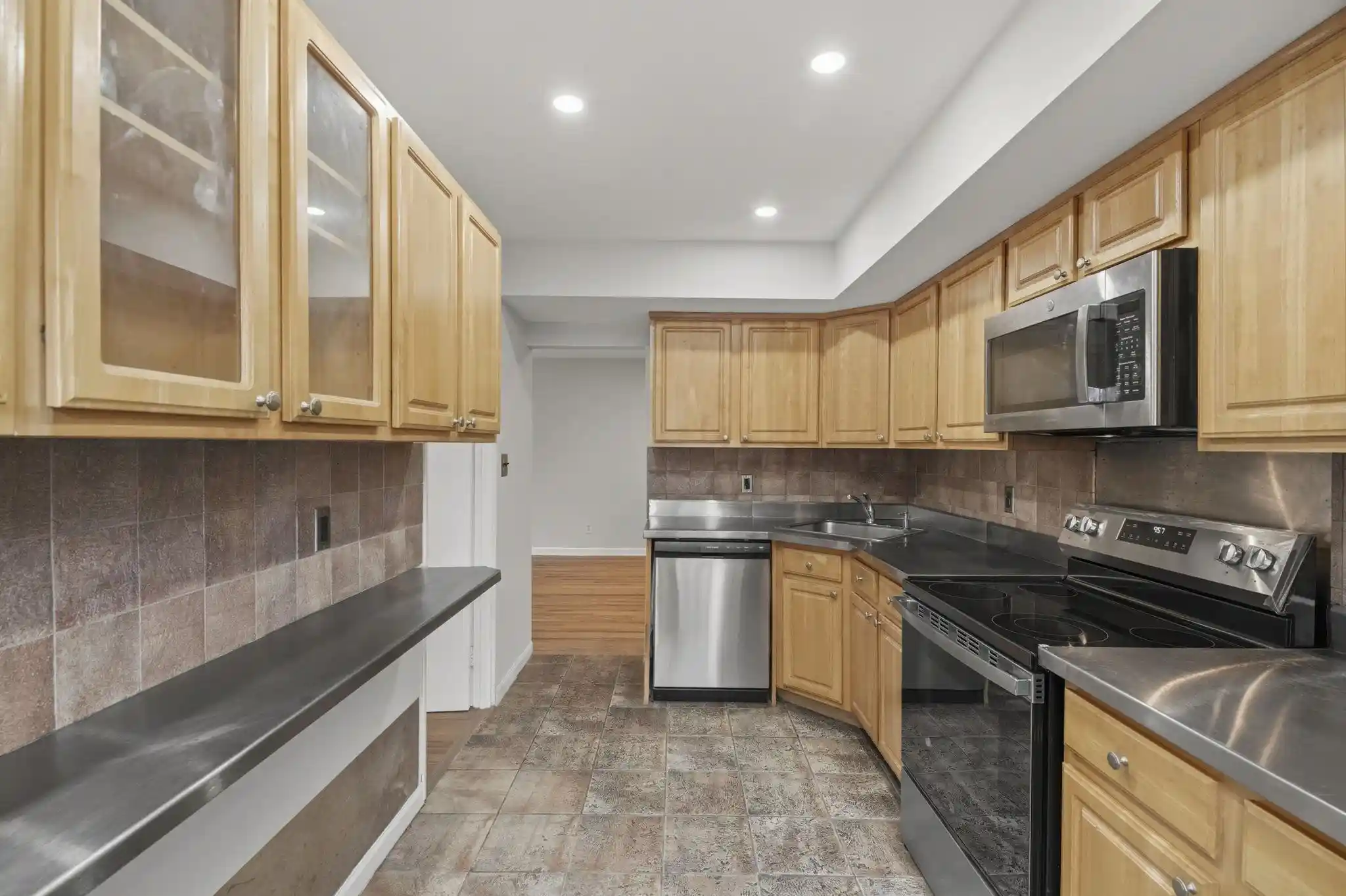Listing Photo 4 - Condo for sale in building located at 416 68Th St, Guttenberg, NJ 07093 - Unit #2