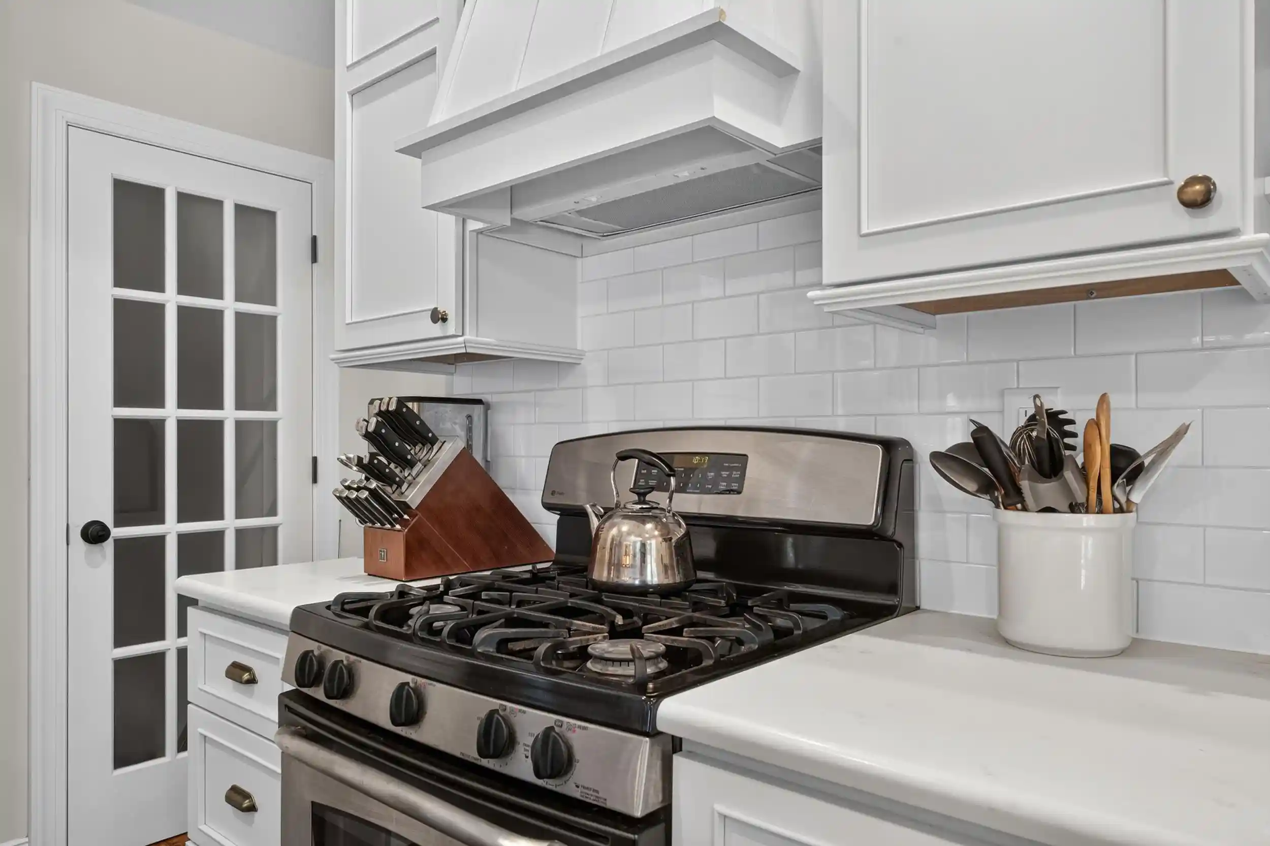 Photo 3 of Single family home for sale at 16 Marion Ct, Bayonne, NJ 07002 | MLS# 260016528 | Listing updated on 2026-08-27