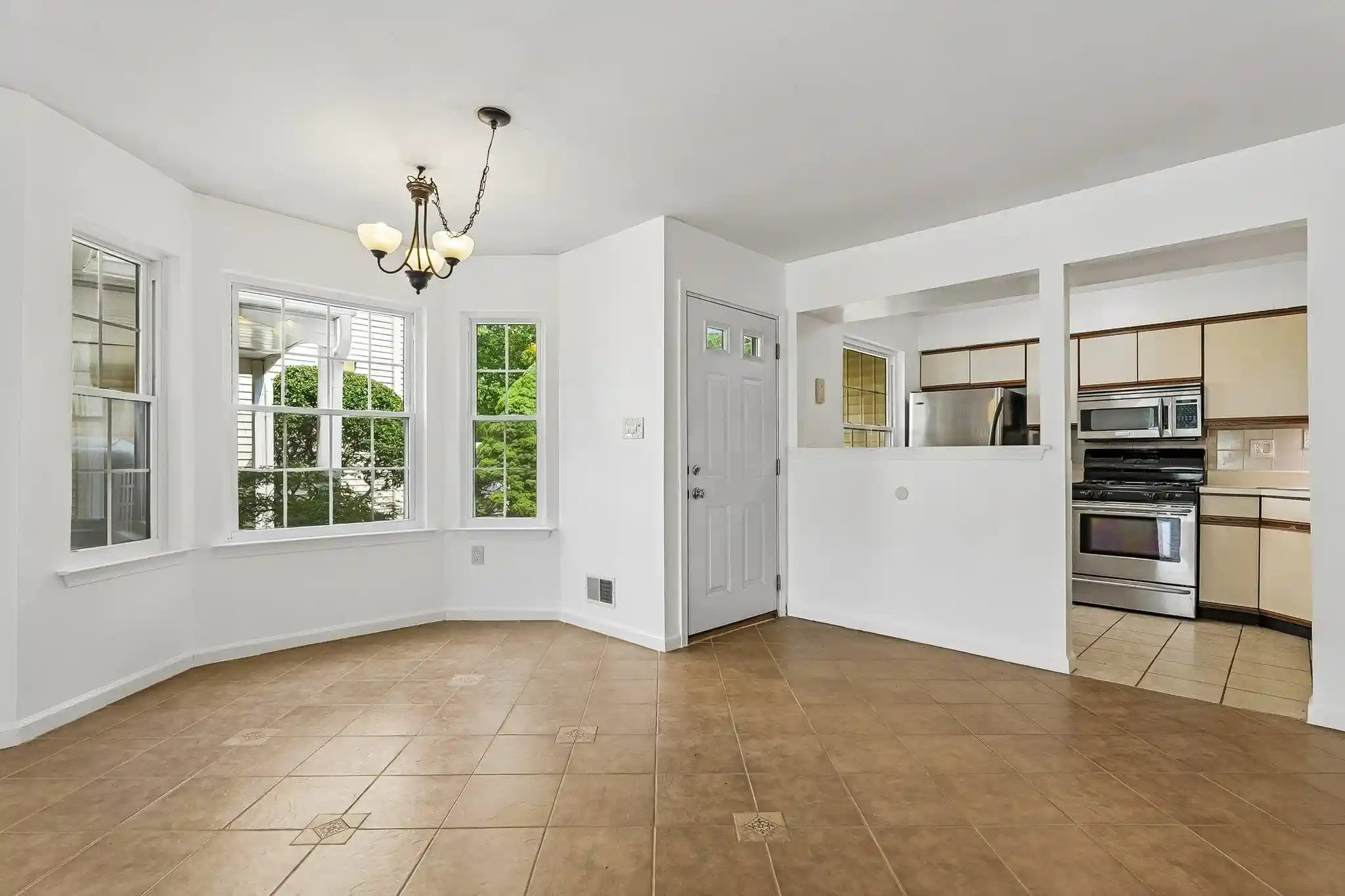 Photo 3 of Sale Pending at 70 Ml Run, Hightstown, NJ 08520 | MLS# 260016542 | Listing updated on 2026-09-14