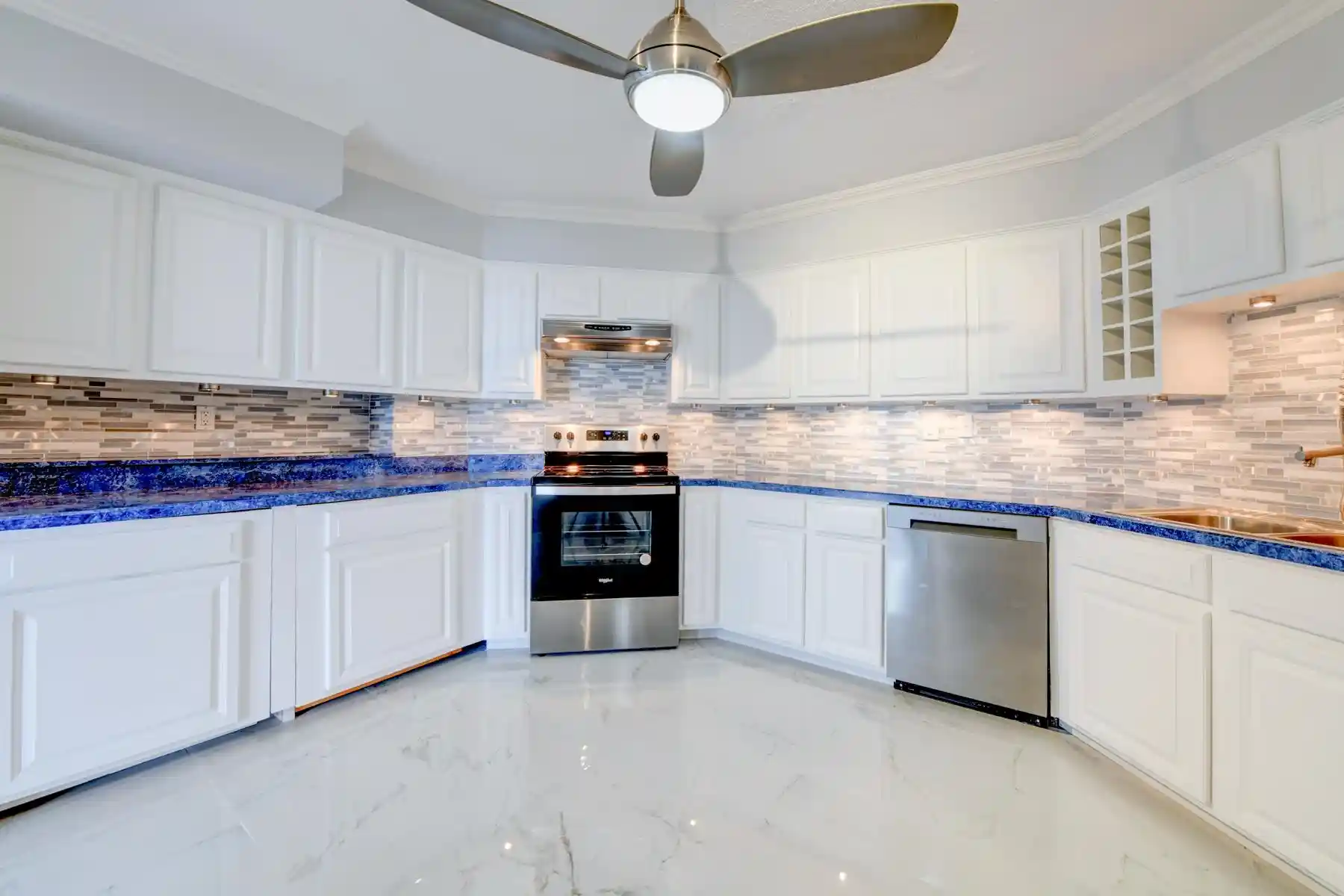 Photo 4 of Condo for sale at 807 Harmon Cvs Tower #807, Secaucus, NJ 07094 | MLS# 260016555 | Listing updated on 2026-08-19