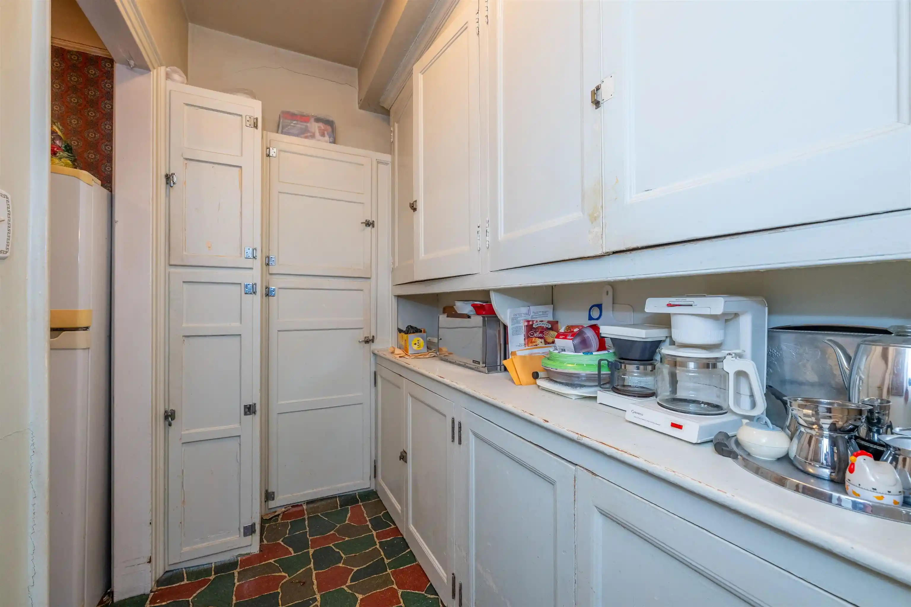 2nd image of 50 Glenwood Ave, Jersey City, NJ 07306
